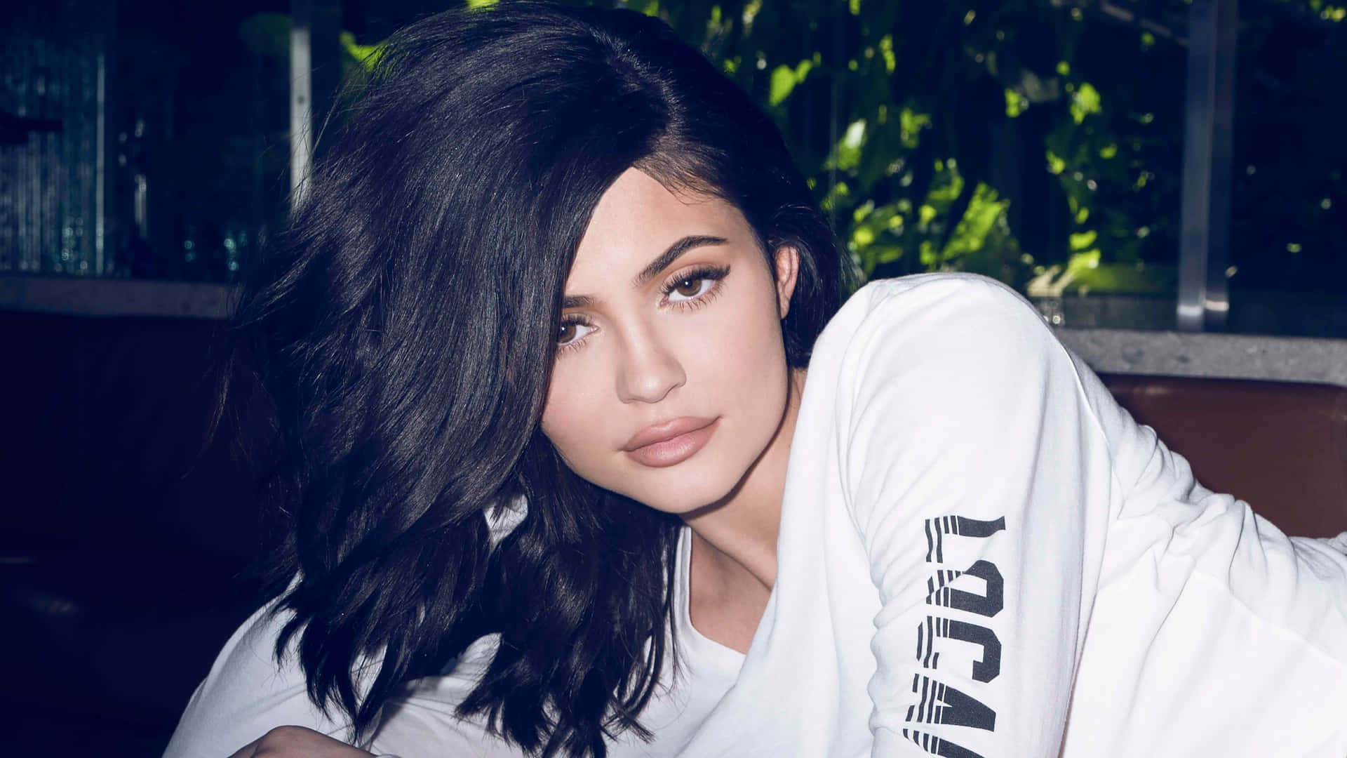 Kylie Jenner imponerer i et blåt fire-delt sæt Wallpaper