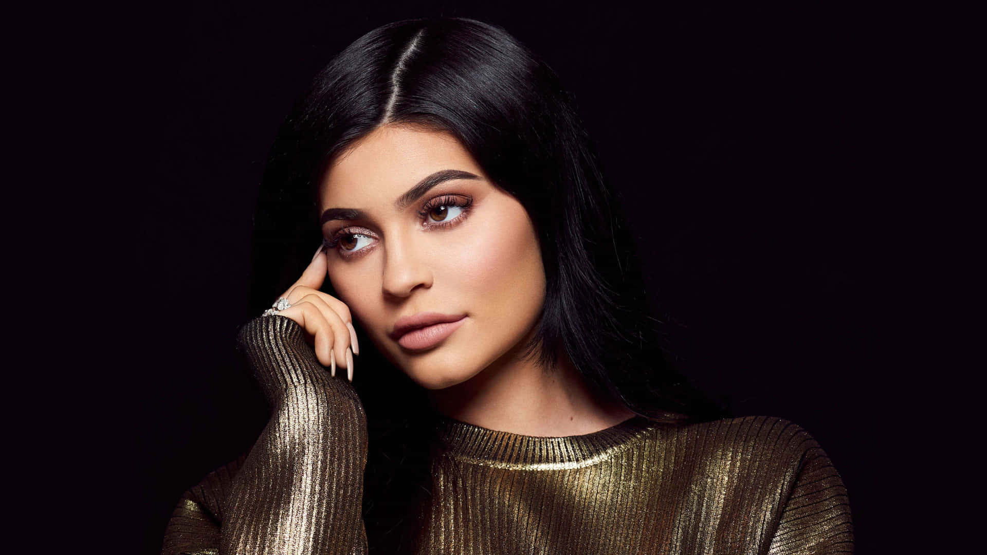 Kylie Jenner looks stunning in her beautiful 4K selfie Wallpaper