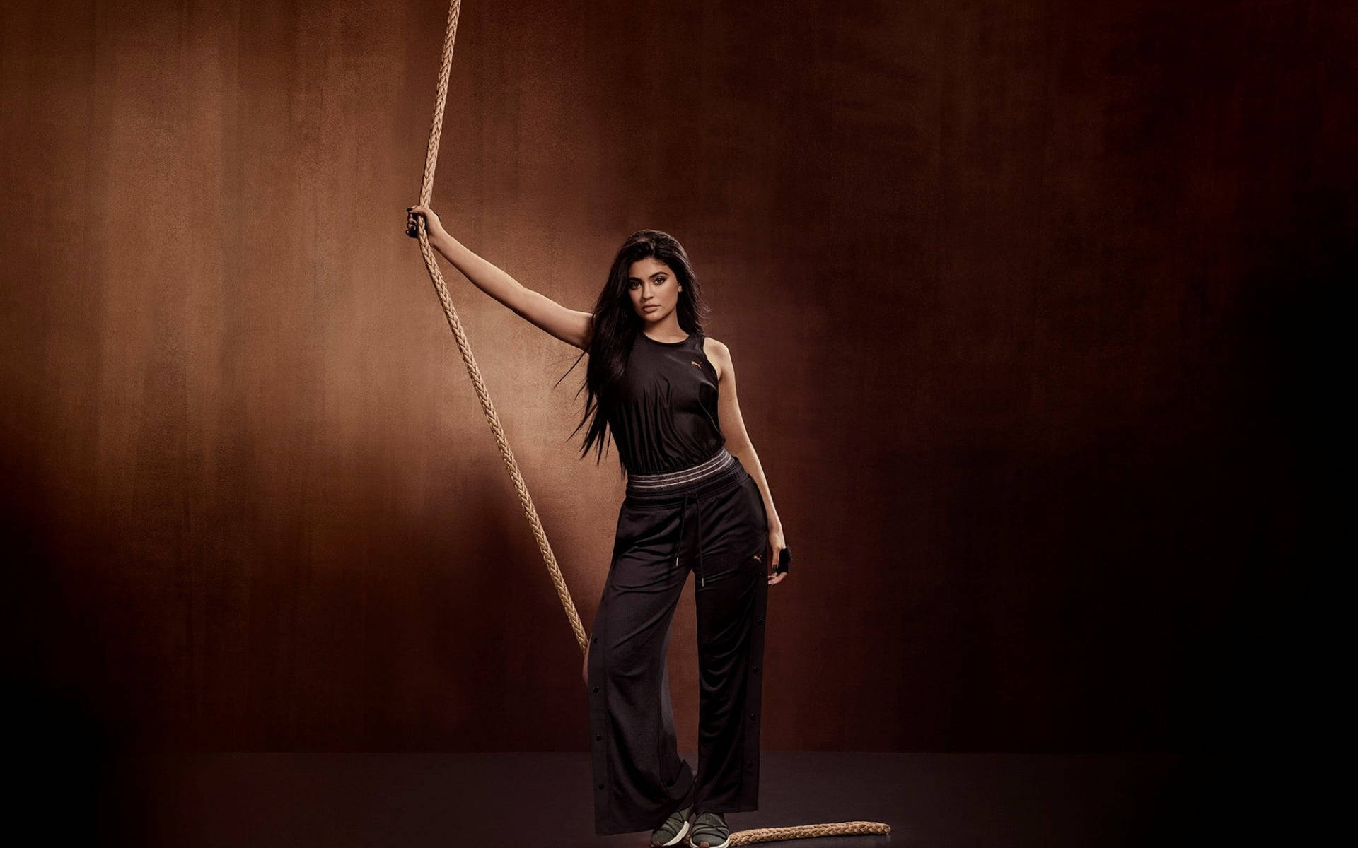 Kylie Jenner Female Model Full Body Wallpaper