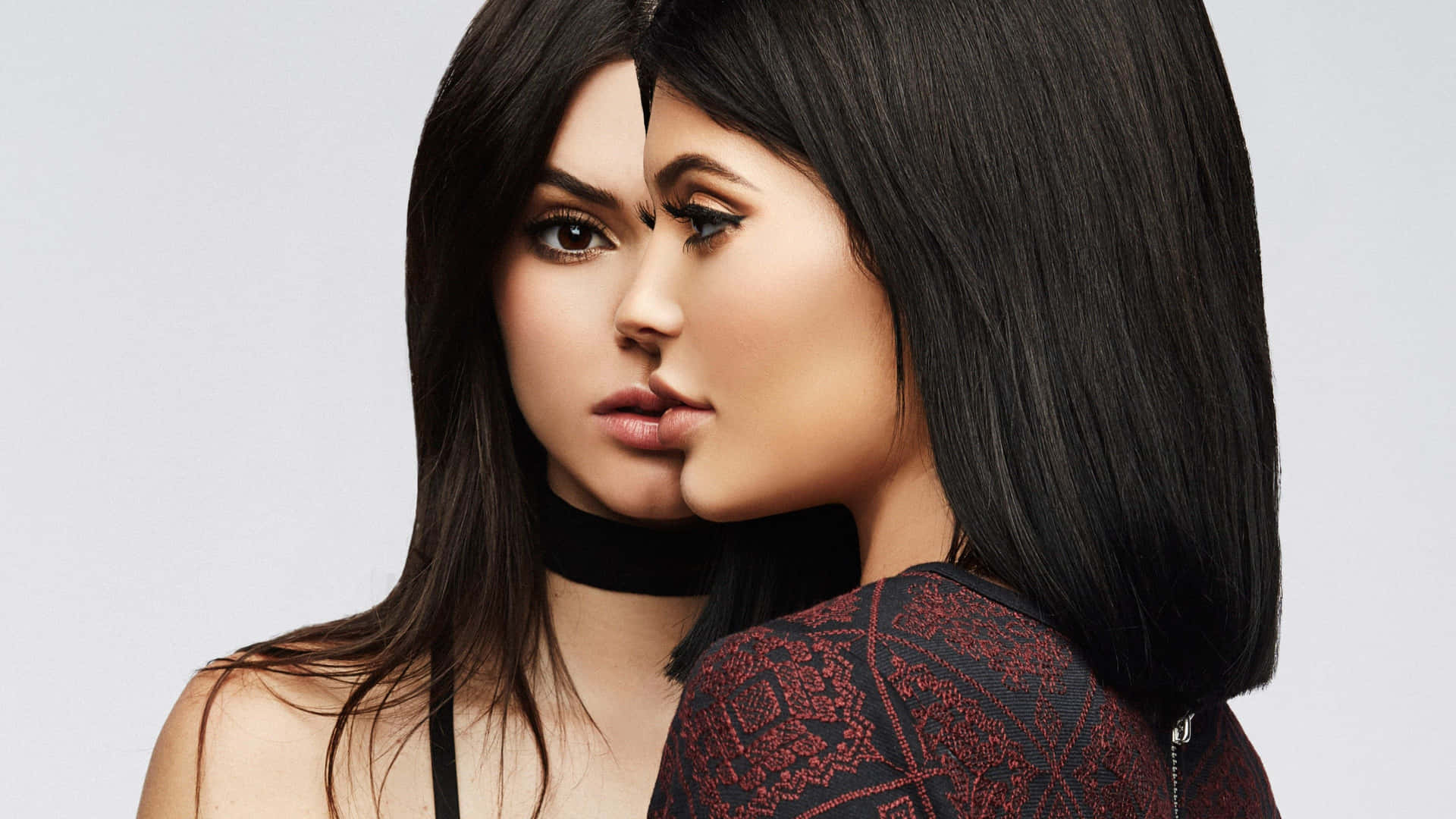 Kyliejenner Poserer For Paparazzi