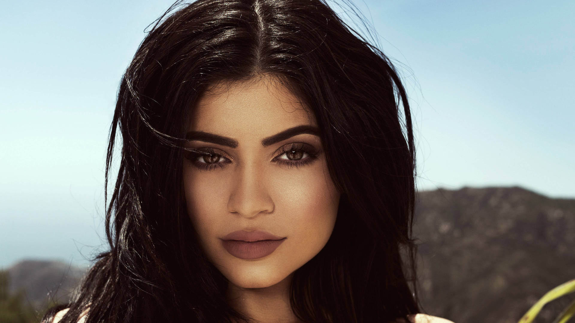 Kylie Jenner Top Shop Photoshoot Wallpaper