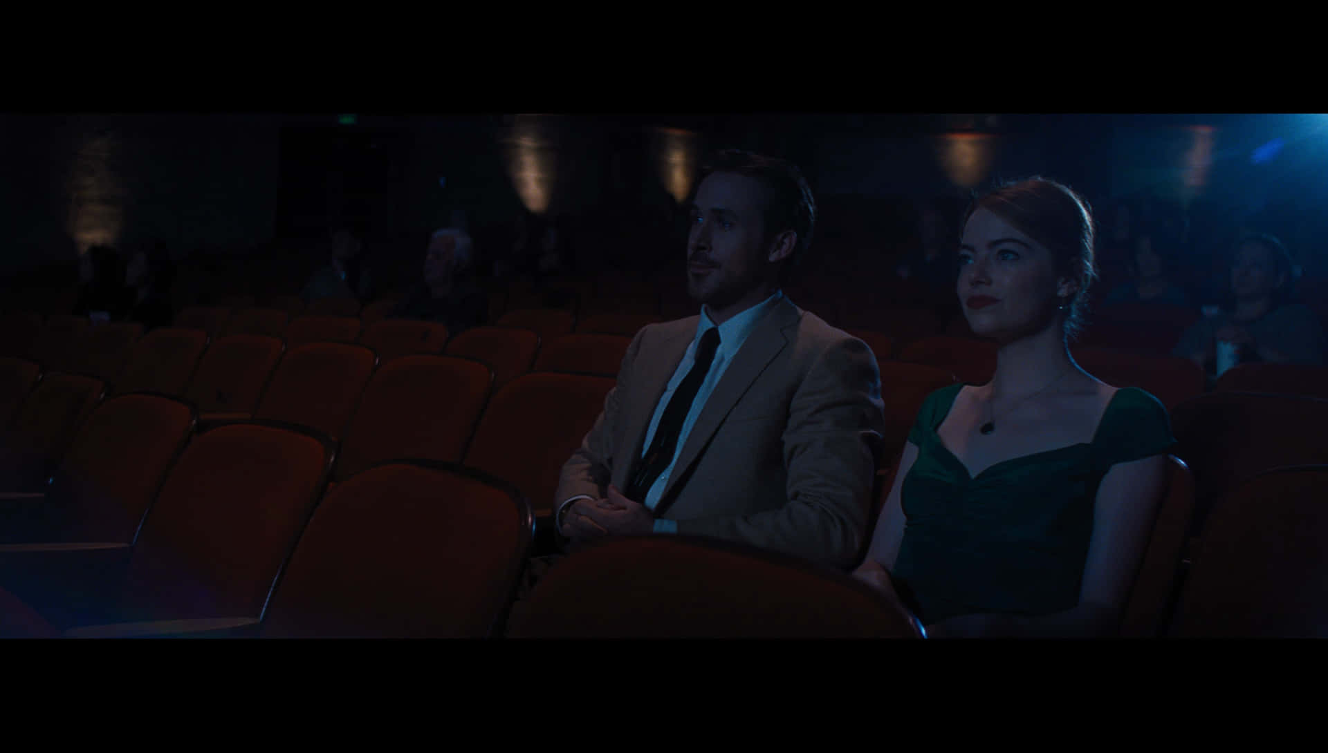 Emma Stone and Ryan Gosling in La La Land Wallpaper