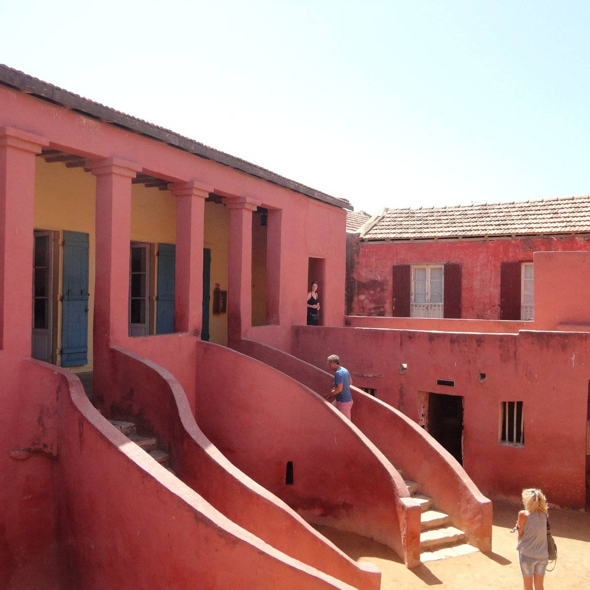 La Maison Des Esclaves Dakar Background