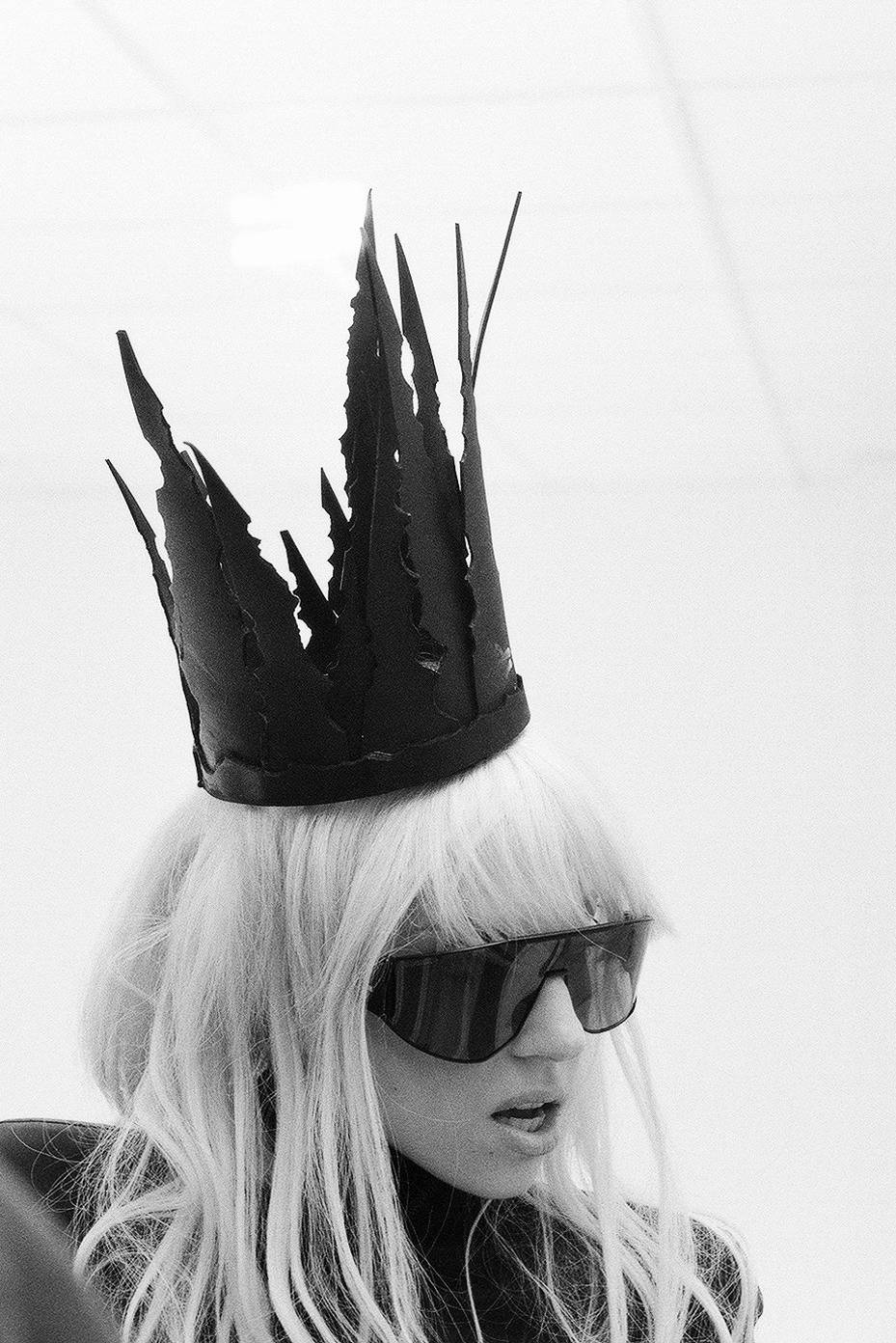 Lady Gaga Bad Romance Crown Background