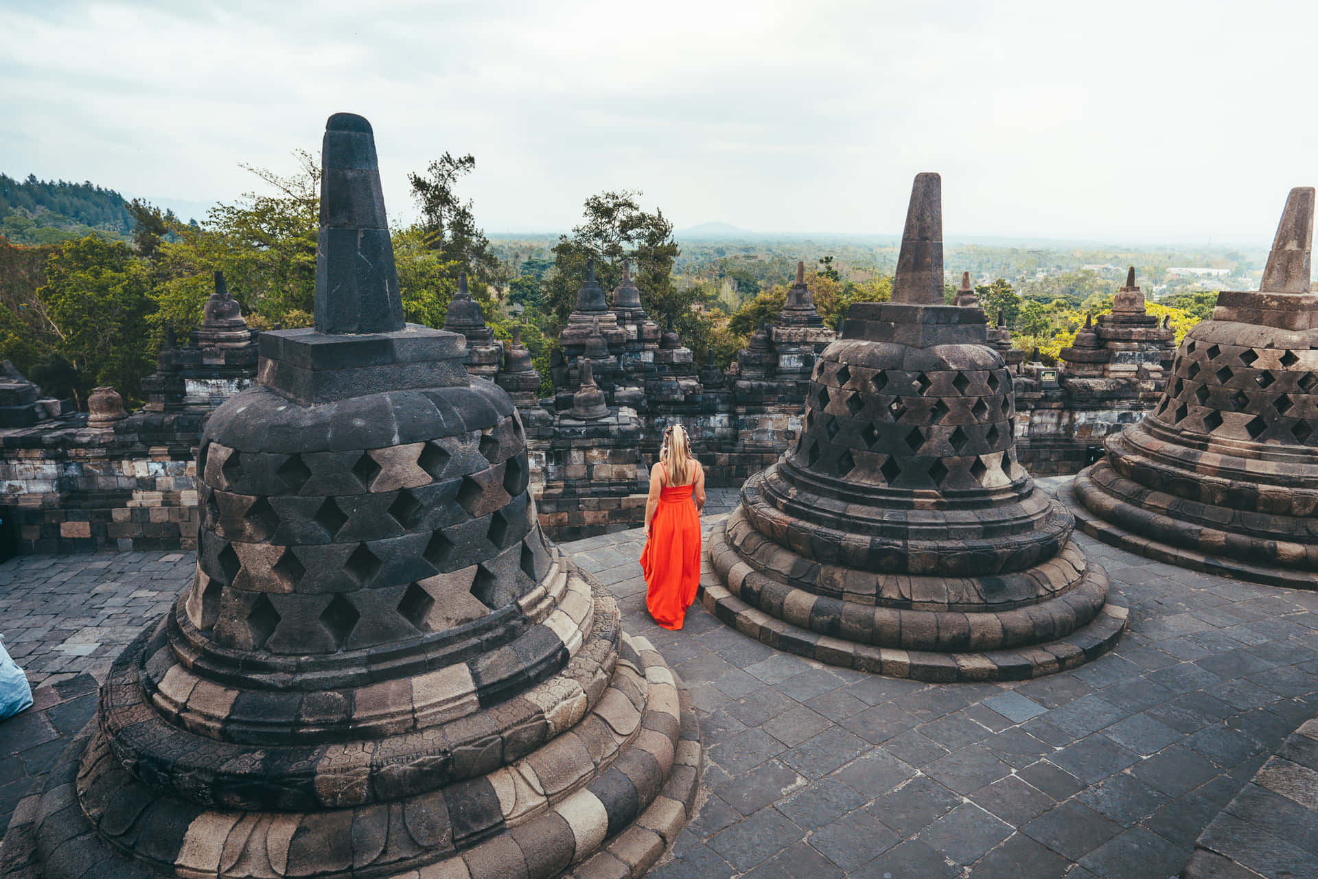 Damein Offener Arbeit Des Stupas Im Borobudur-tempel Wallpaper