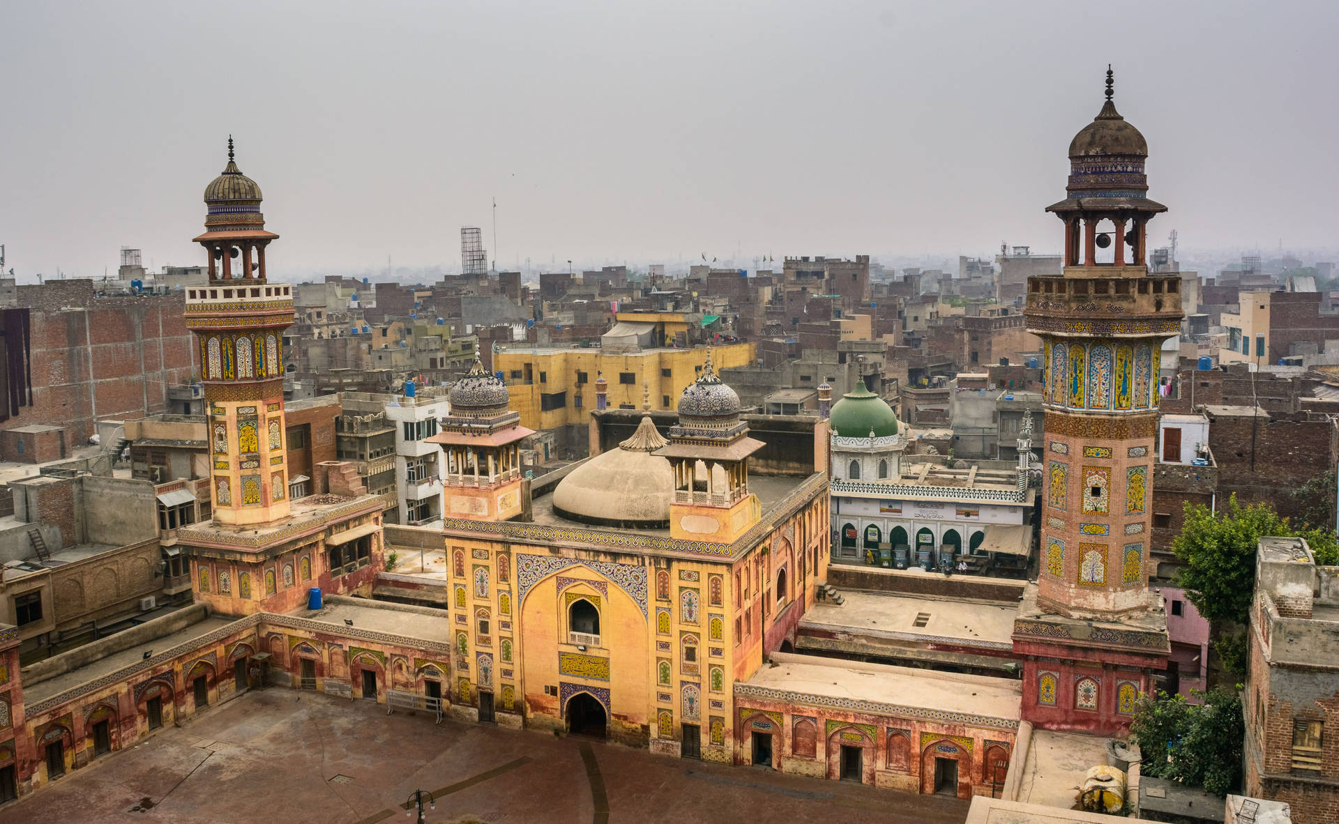 Papelde Parede De Computador/móvel Com Vista Aérea Da Mesquita Wazir Khan Em Lahore. Papel de Parede