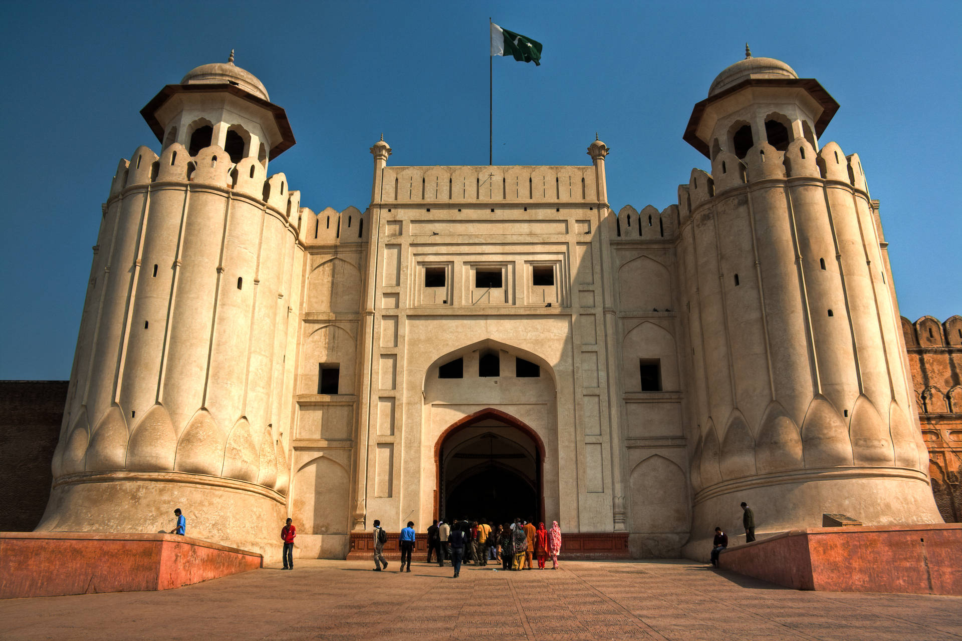 Lahore Fort Alamgiri Gate hænger på computerskærmen Wallpaper