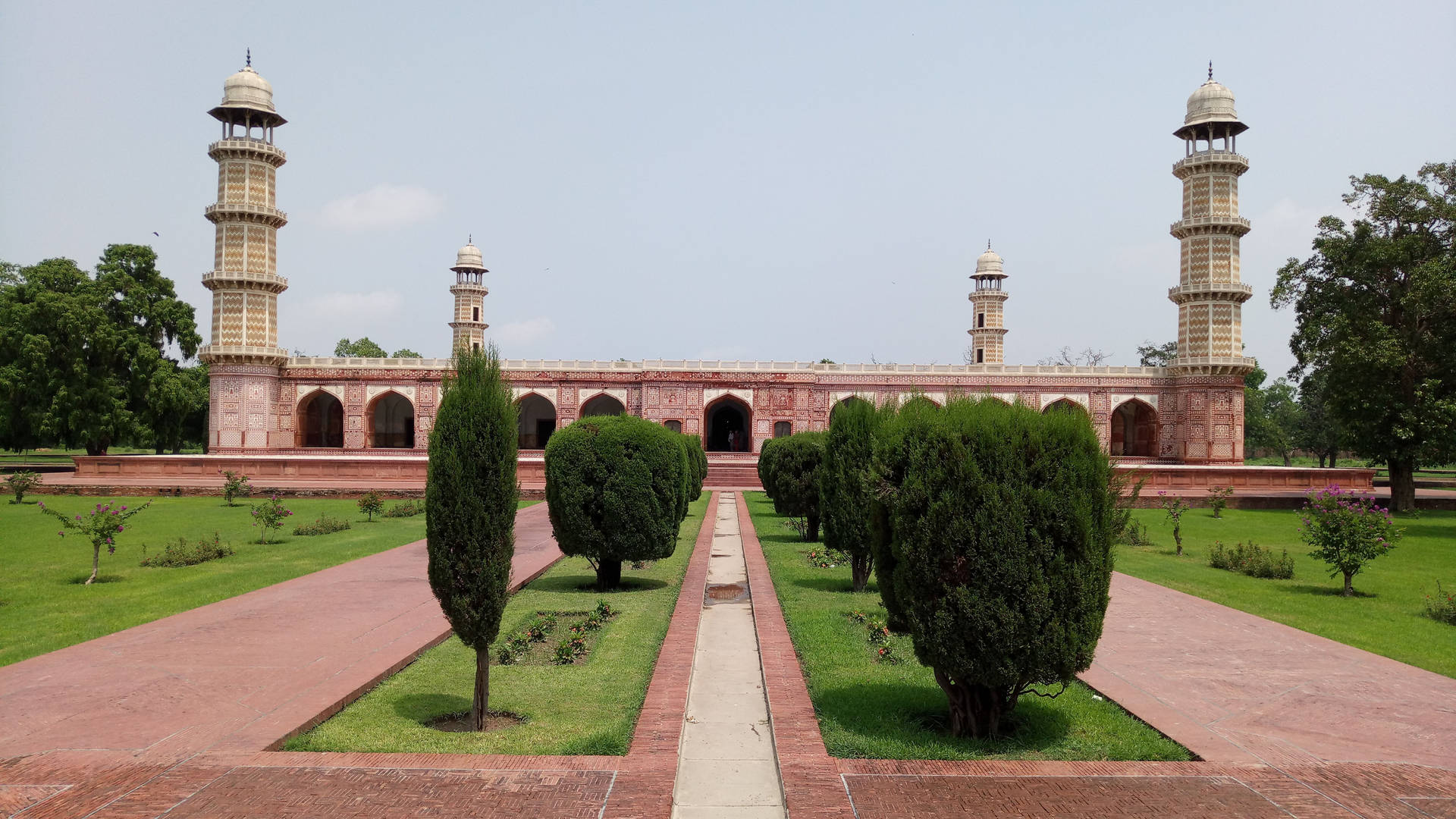 Túmulode Jahangir Em Lahore Com Simetria. Papel de Parede