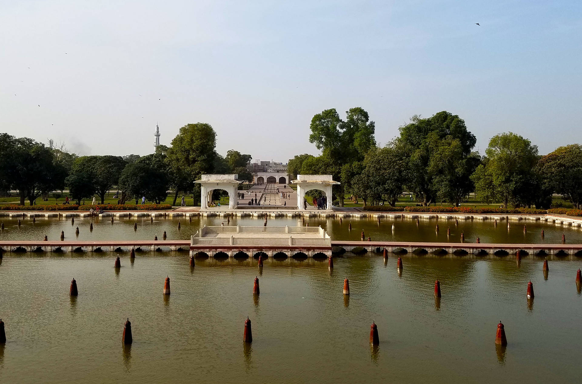 Caption:  Mesmerizing View of Shalimar Garden in Lahore Wallpaper