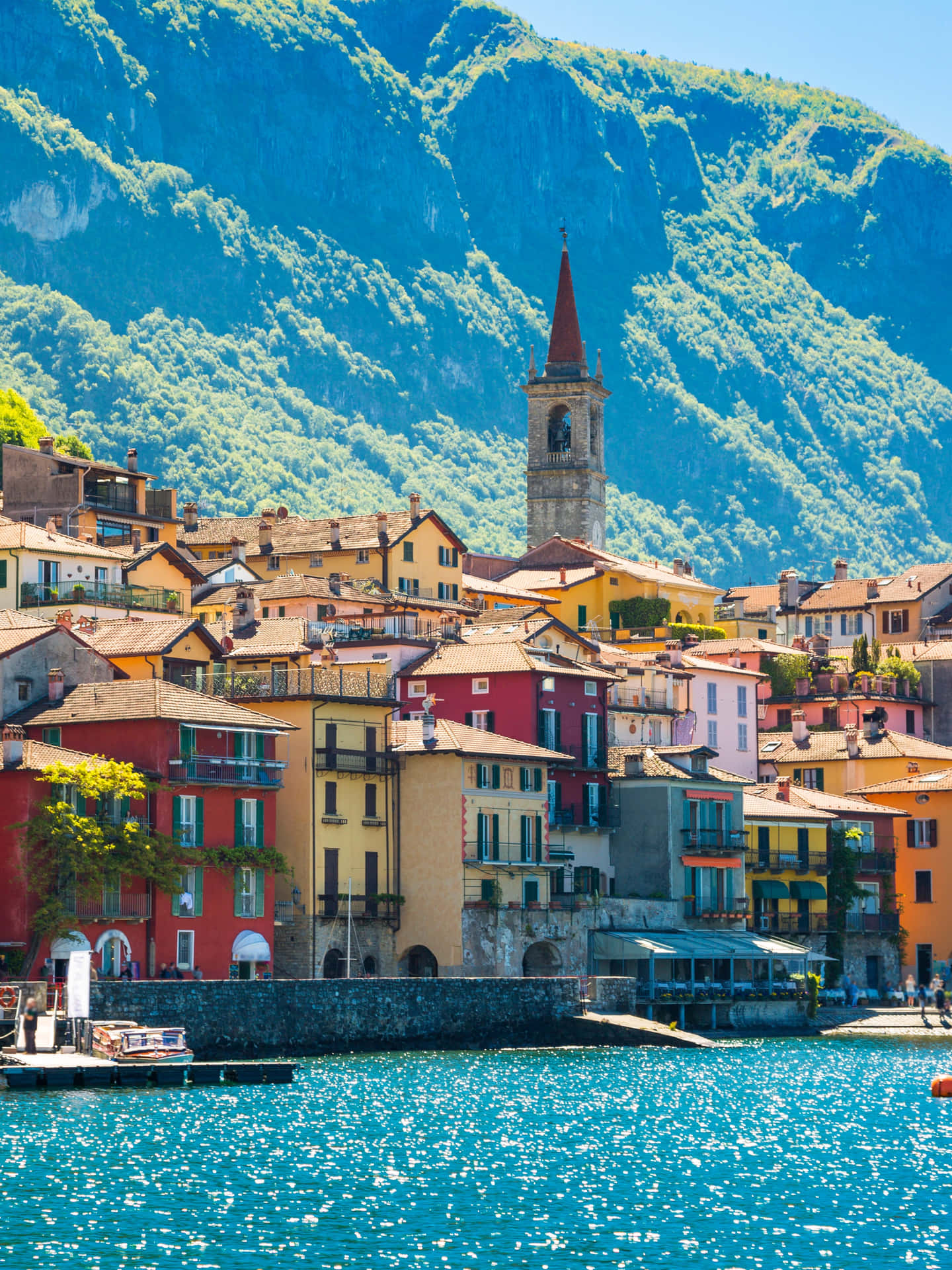 Imagenuna Vista Panorámica De Un Lago Sereno.