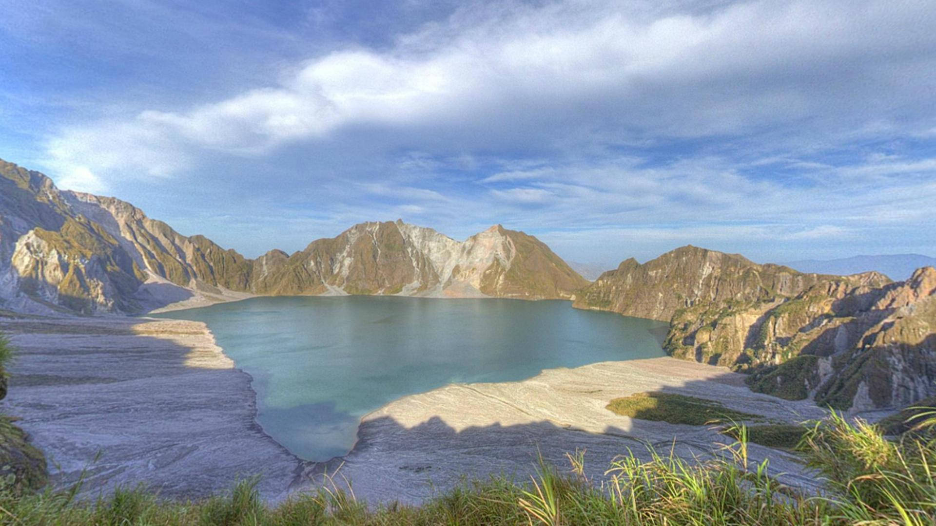 Lake Pinatubo Of The Philippines Wallpaper