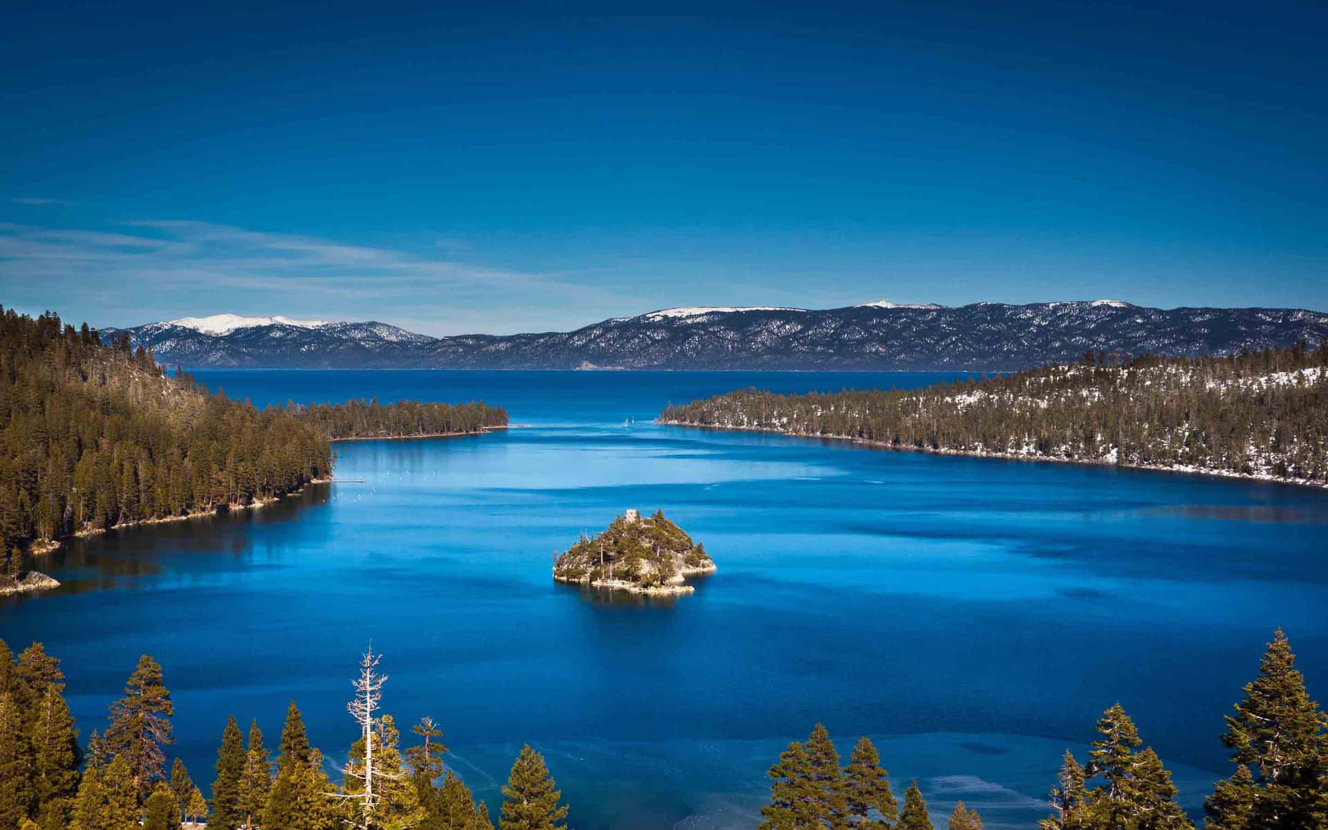 Ilmozzafiato Lago Tahoe In 4k Sfondo