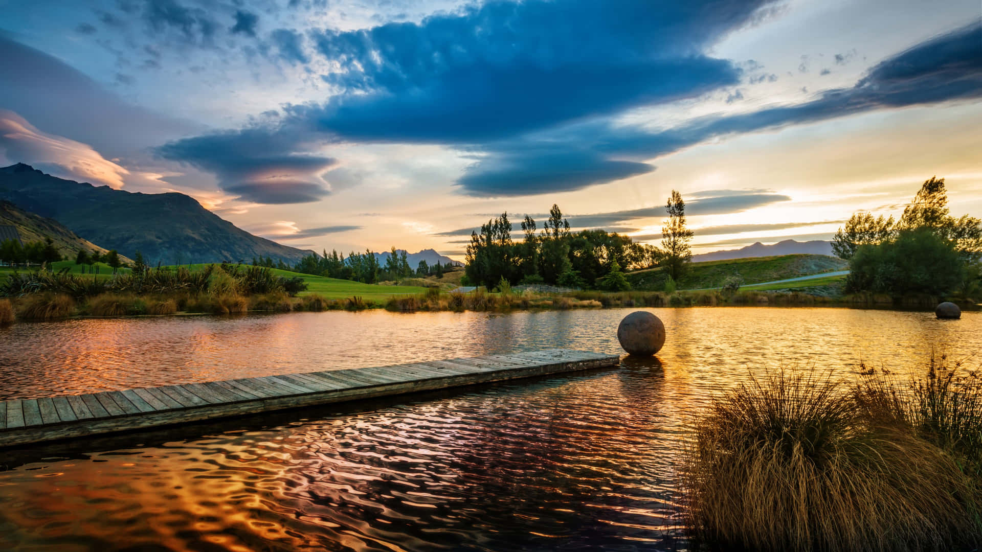 Peaceful evening sunset on the stunning Lake Tahoe Wallpaper