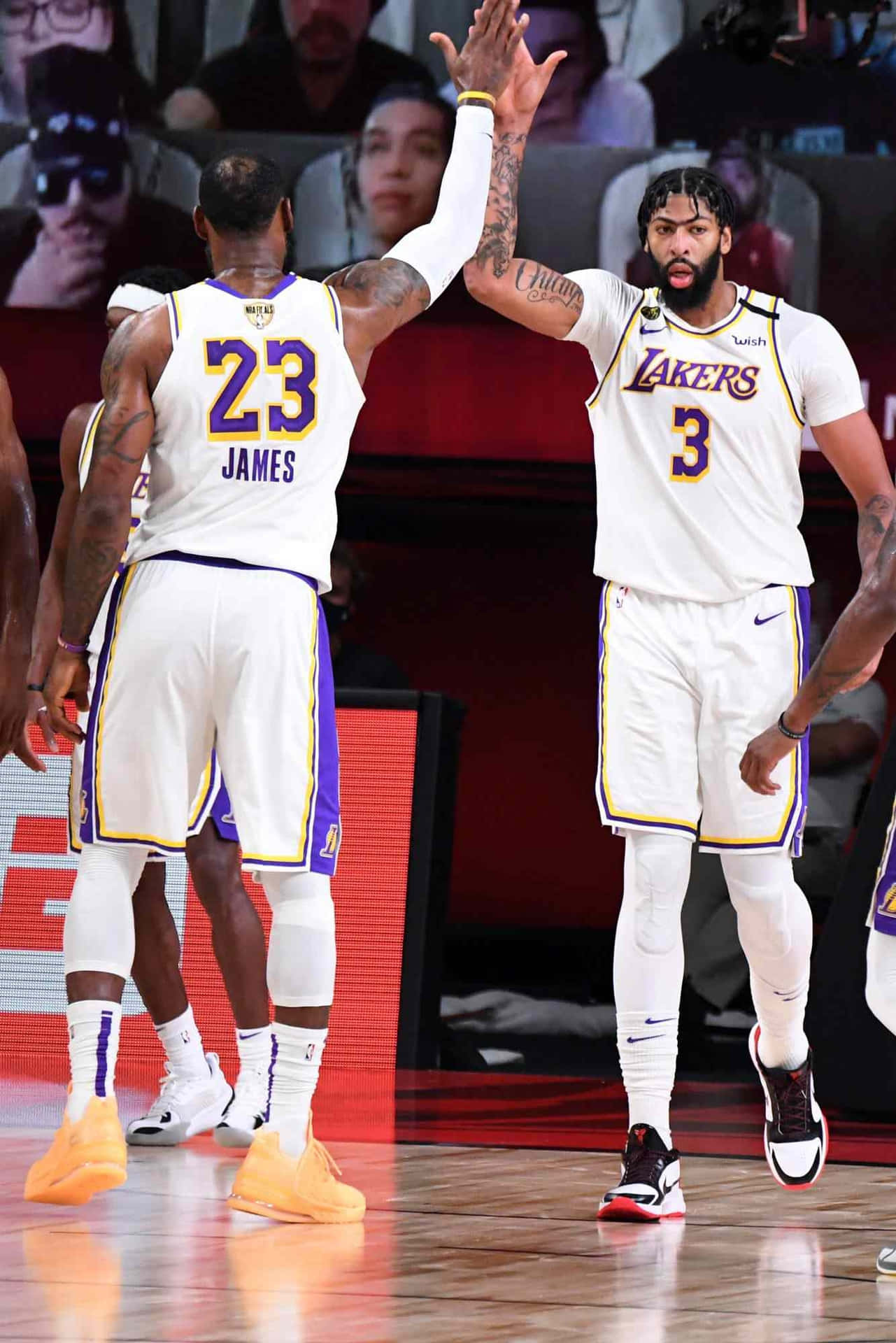 Lakers_ High Five_ Celebration_2020 Wallpaper