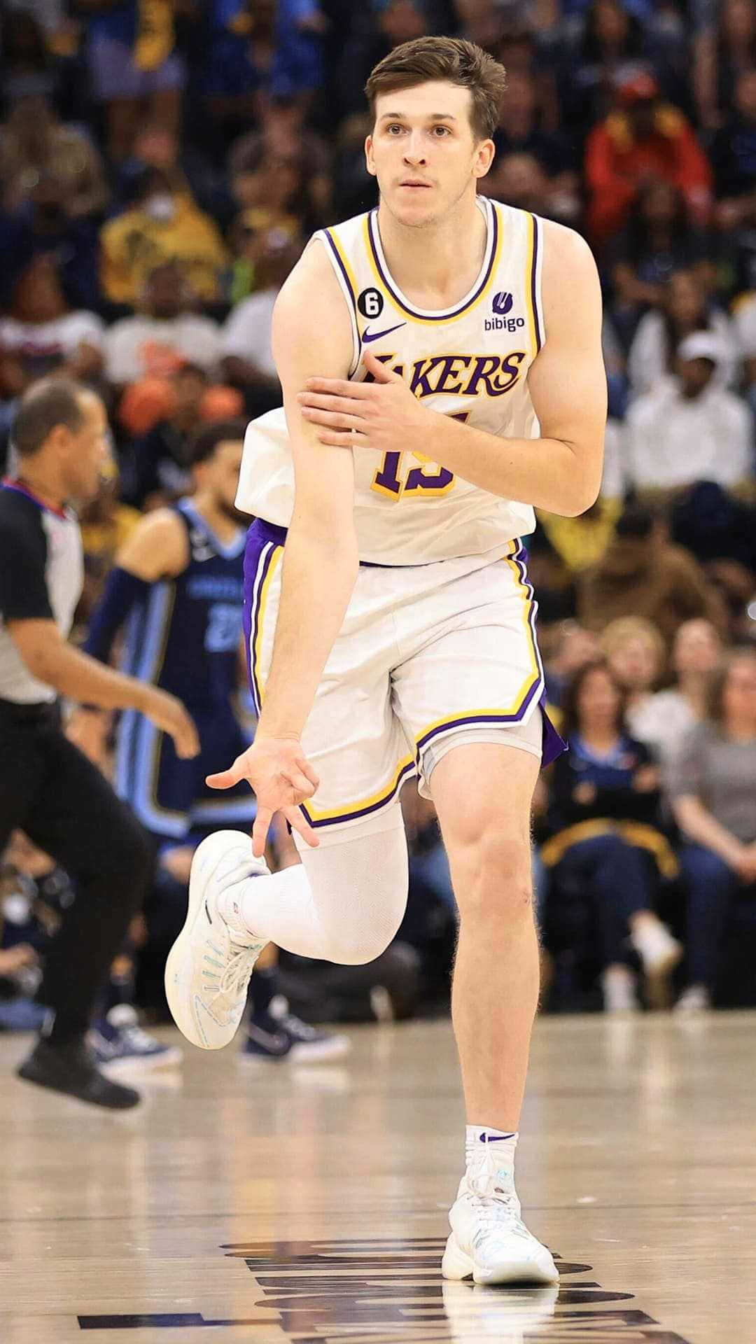 Lakers Player Austin Reaves In Action Wallpaper