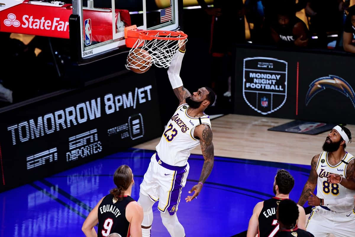 Lakers Player Dunking During Game2020 Wallpaper