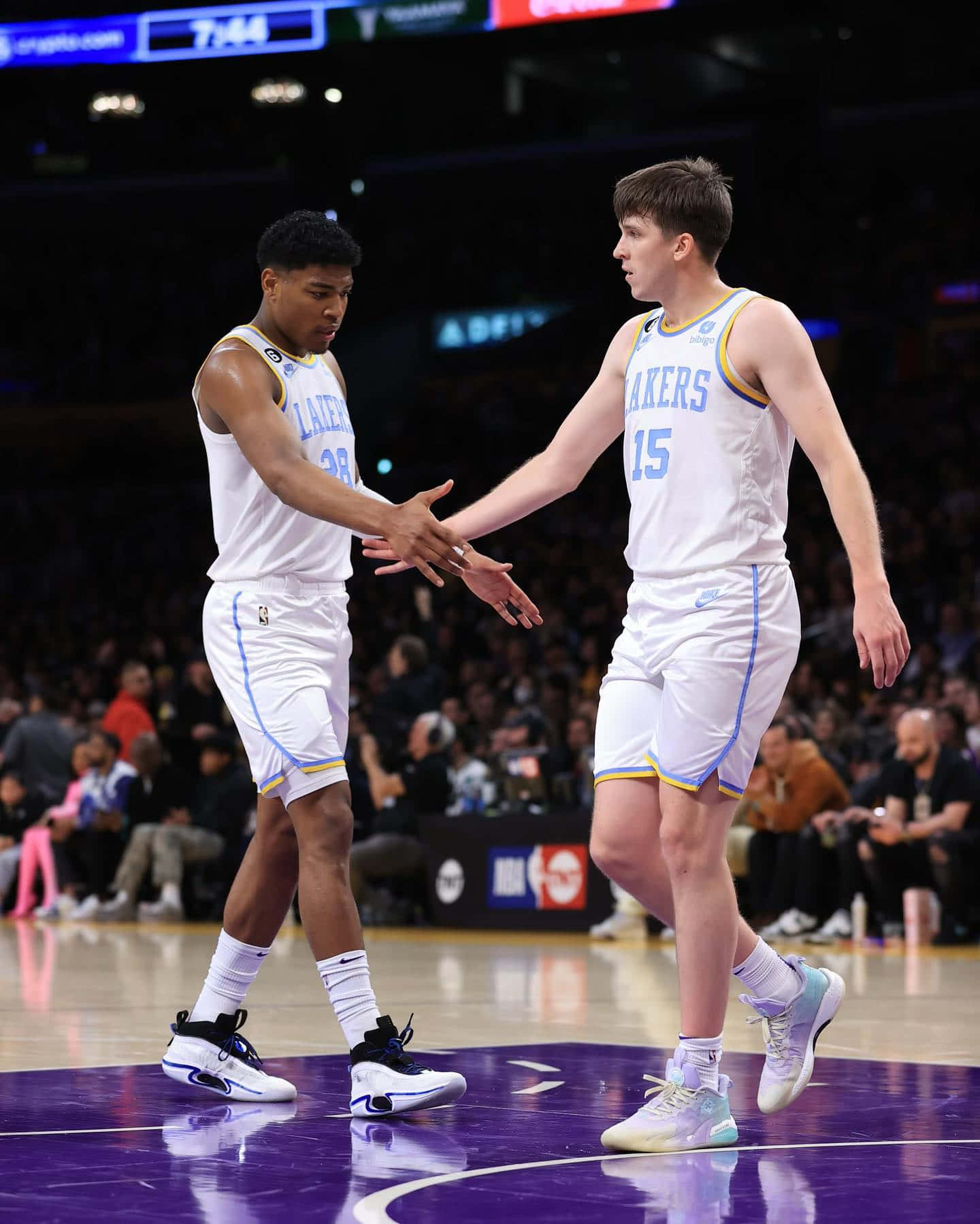 Lakers Teammates Celebratingon Court Wallpaper