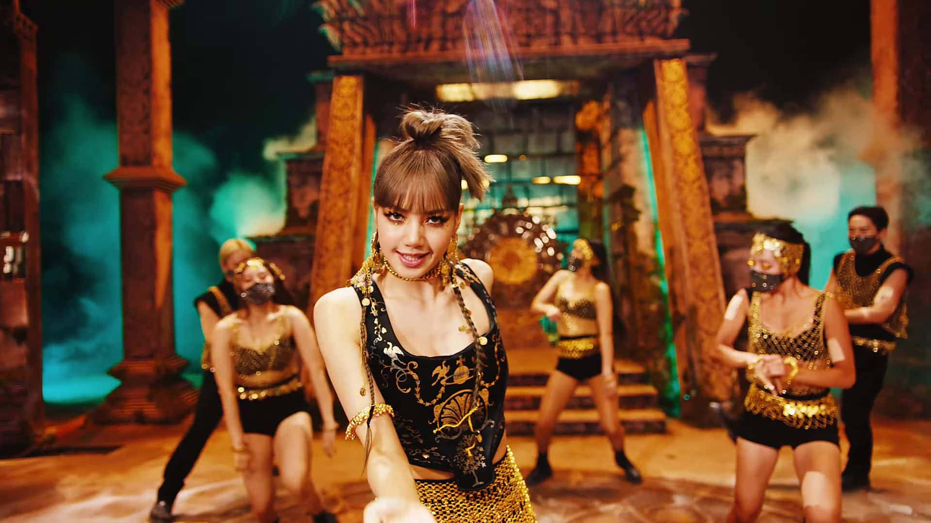 Lalisa Manoban In Thai-inspired Outfit Background