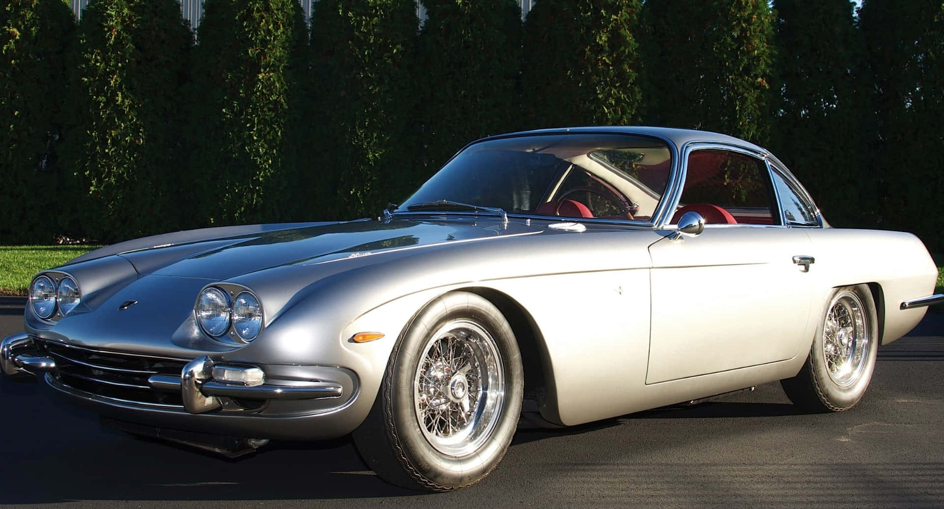 Lamborghini 400 Gt - The Embodiment Of Italian Luxury And Power Wallpaper