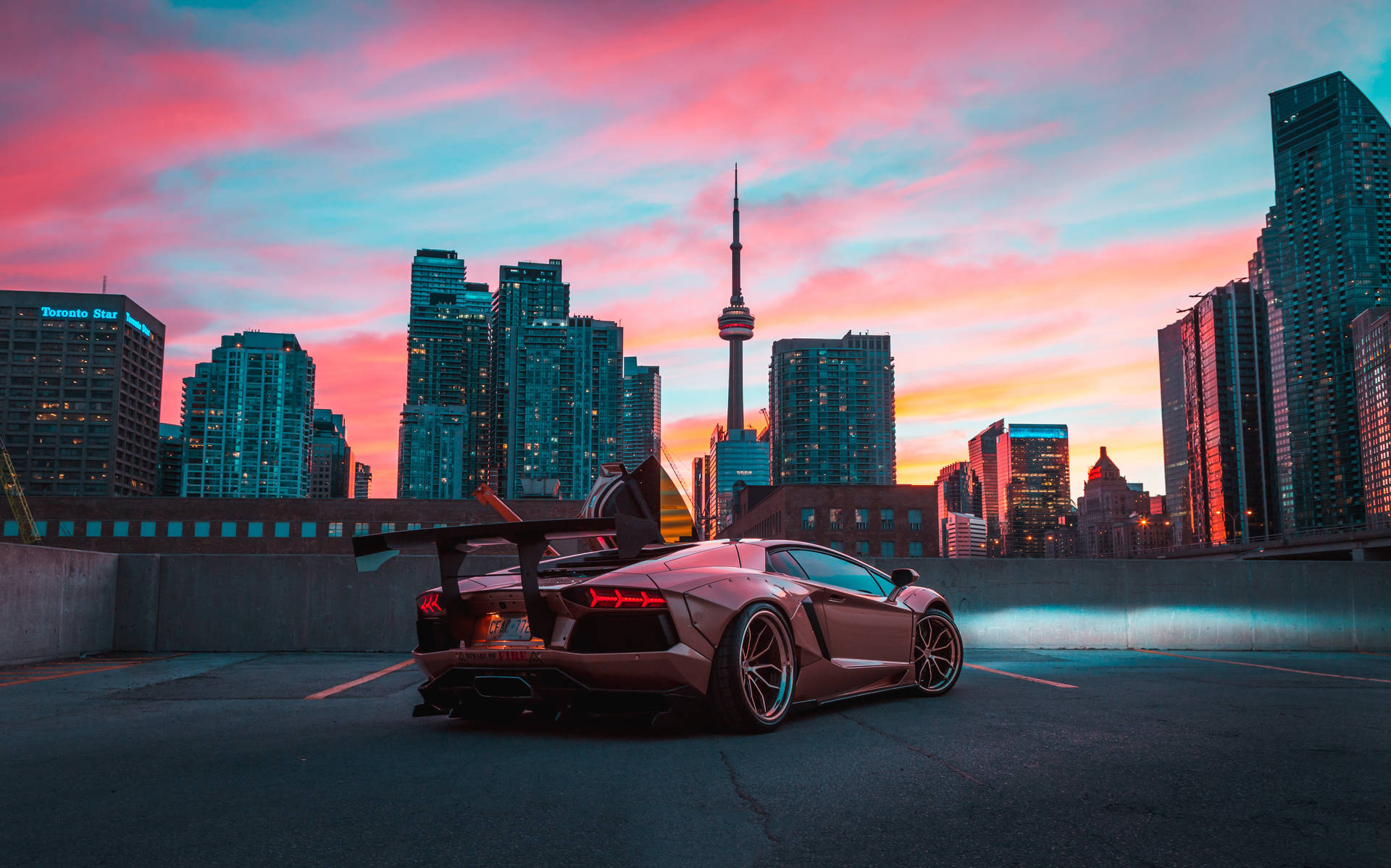 Lamborghini And CN Tower In Toronto Wallpaper