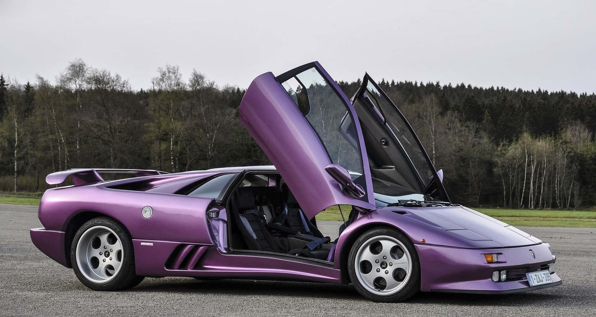 Stunning Lamborghini Diablo in Motion Wallpaper