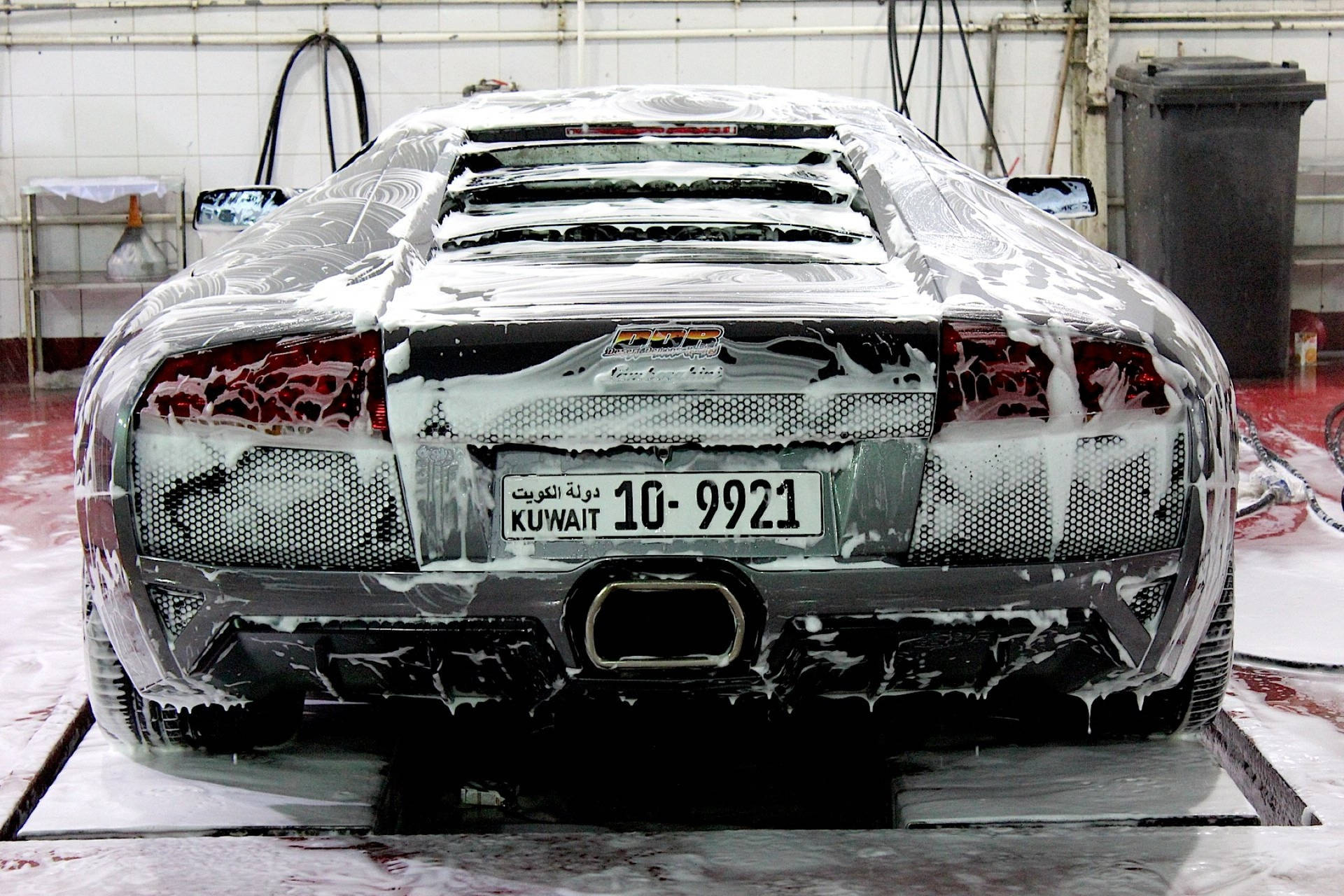 Lamborghini Foam Car Wash Wallpaper