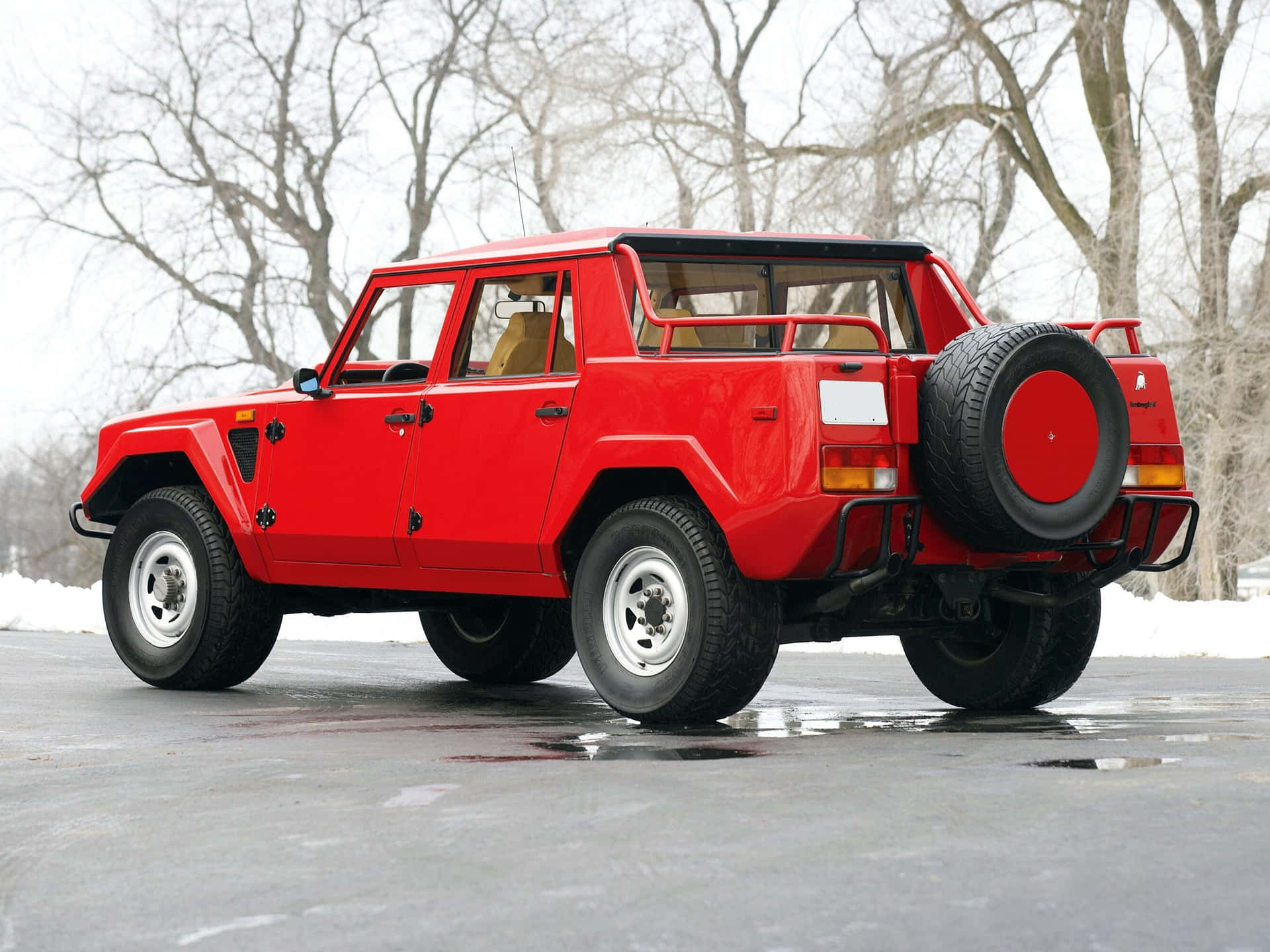 Iconic Lamborghini LM002 in all its rugged glory Wallpaper
