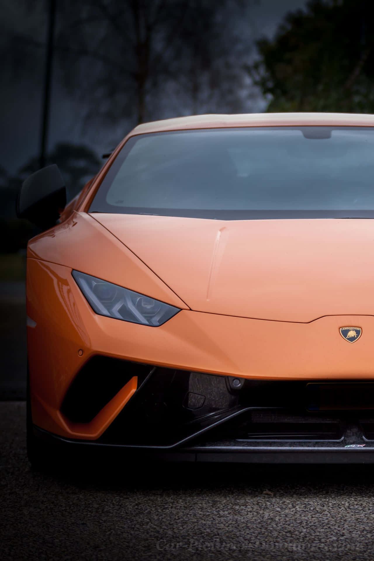 Lamborghinibringt Das Neueste Luxus-telefon In Seiner Technologie-reihe Auf Den Markt. Wallpaper