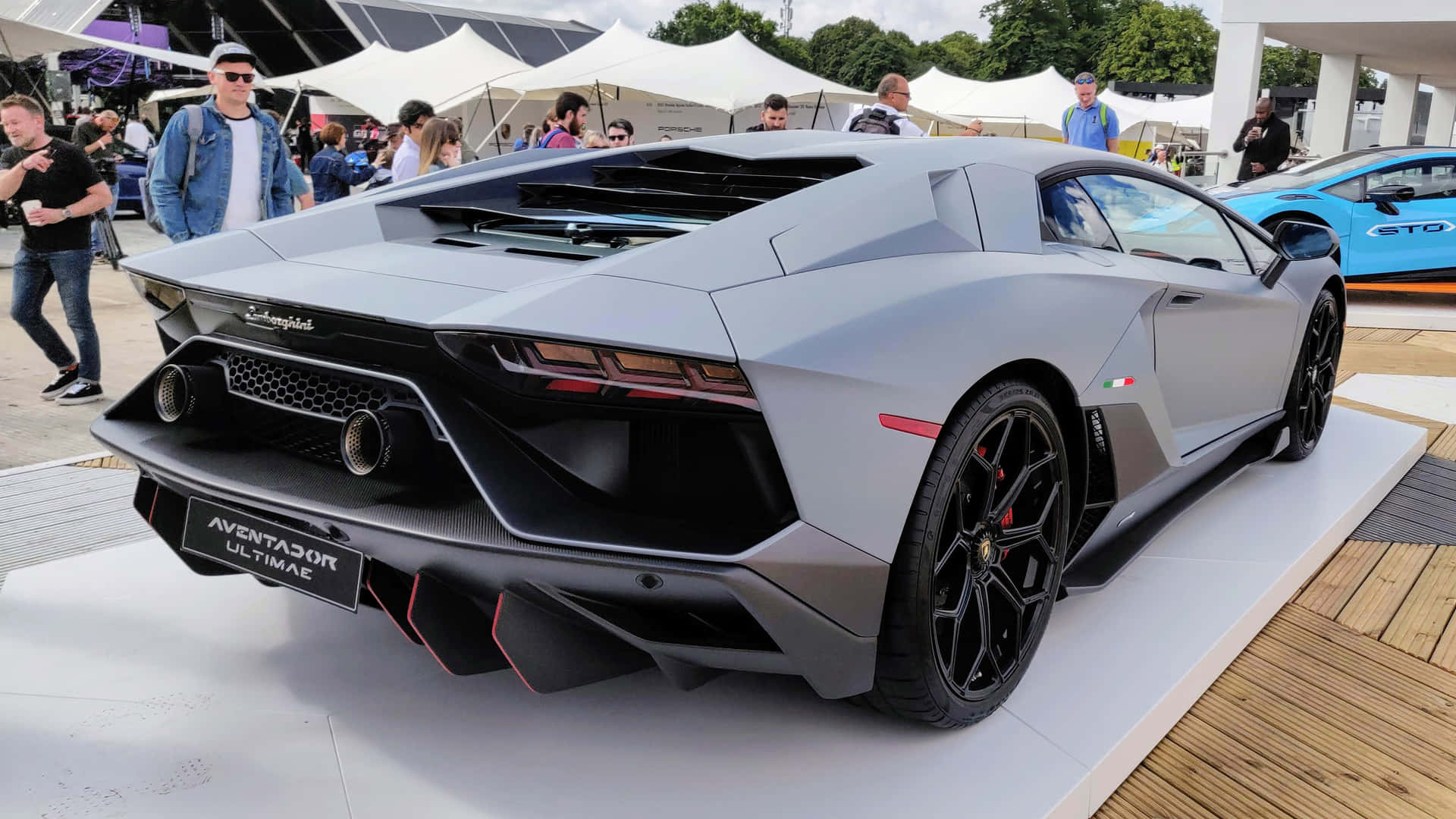 En Lamborghini Huracan er på udstilling på et bilshow.