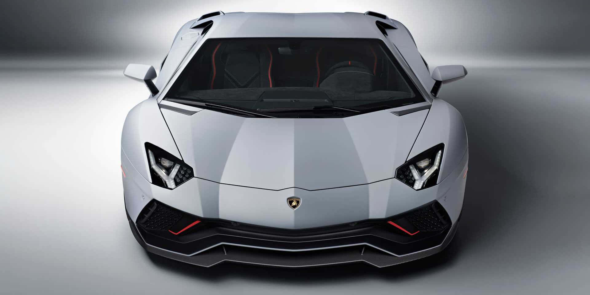 Diefrontansicht Eines Weißen Lamborghini-sportwagens