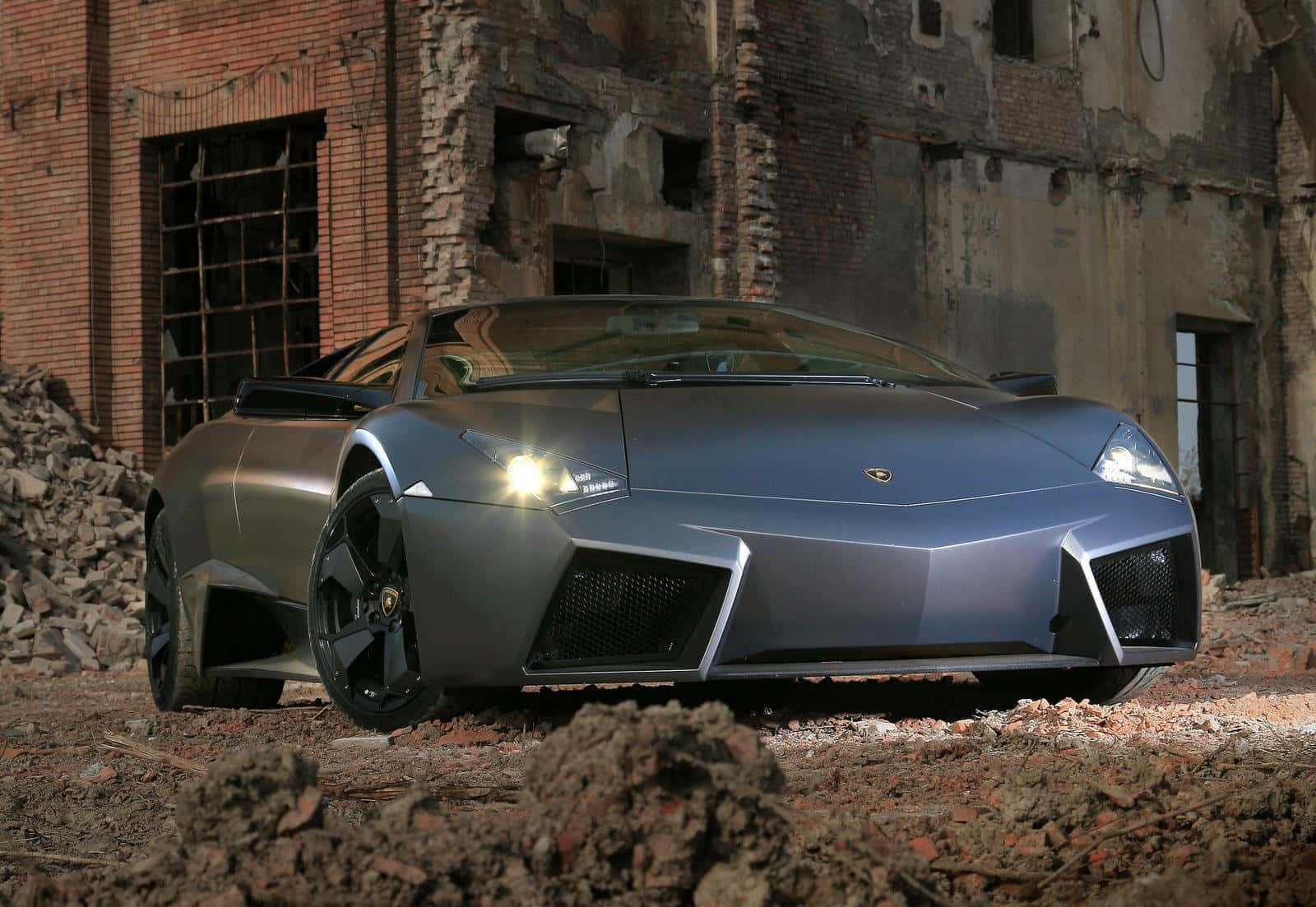 Lamborghini Reventón: Elegance Meets Power Wallpaper
