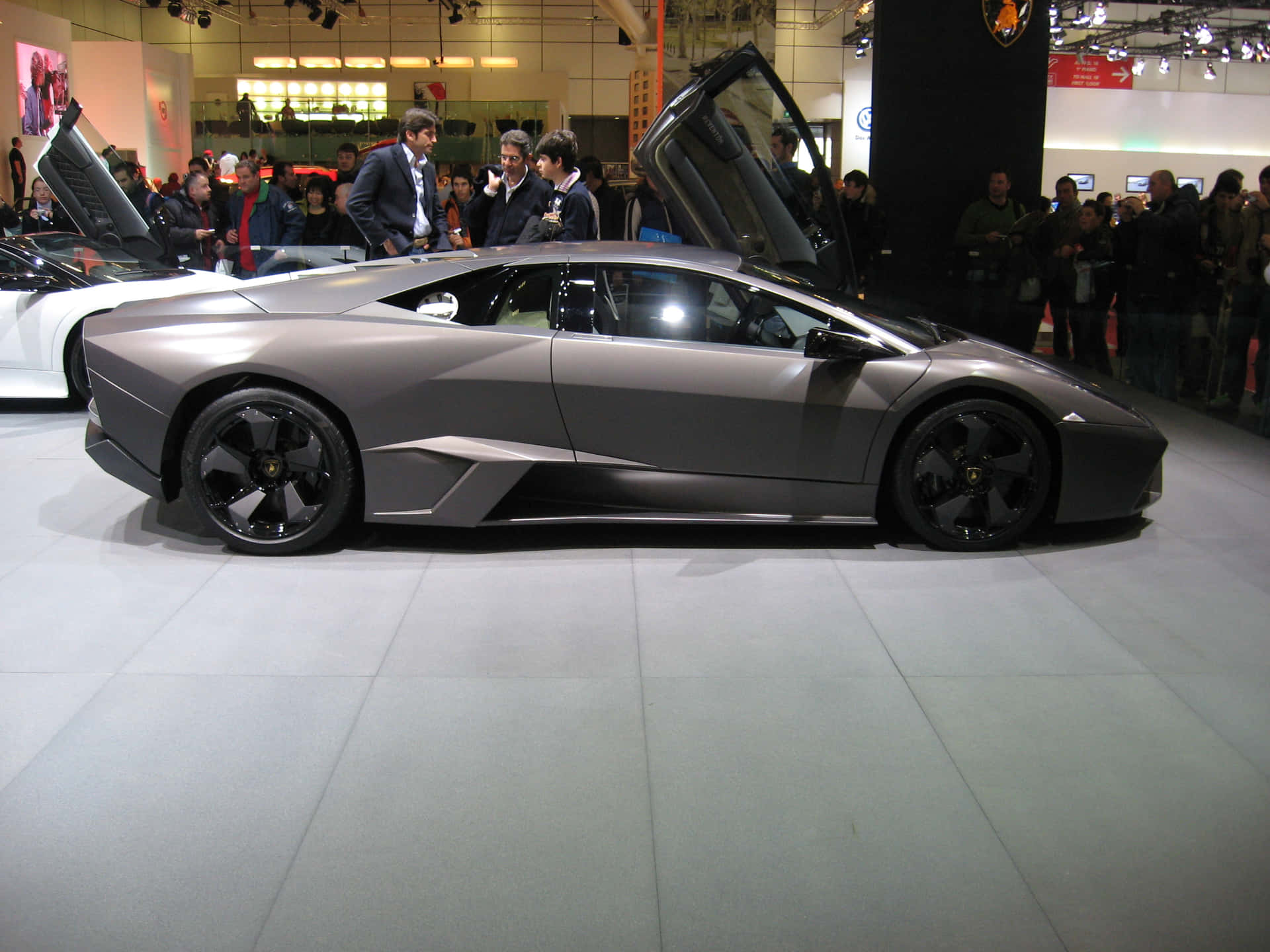 Stunning Lamborghini Reventón in Action Wallpaper