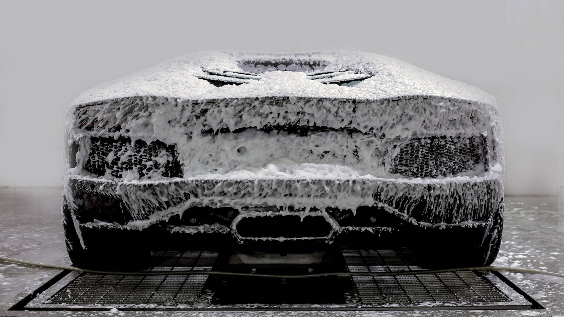 Lamborghini Trunk Car Wash Wallpaper