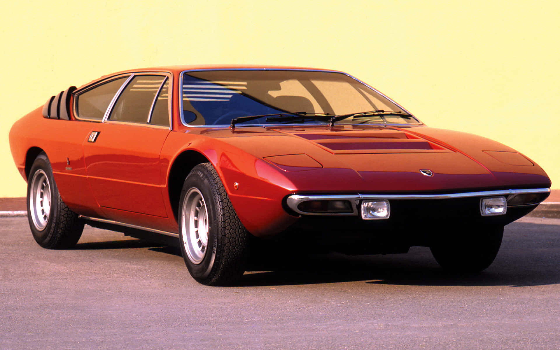 Lamborghiniurraco Vintage Exhibido En Todo Su Esplendor. Fondo de pantalla
