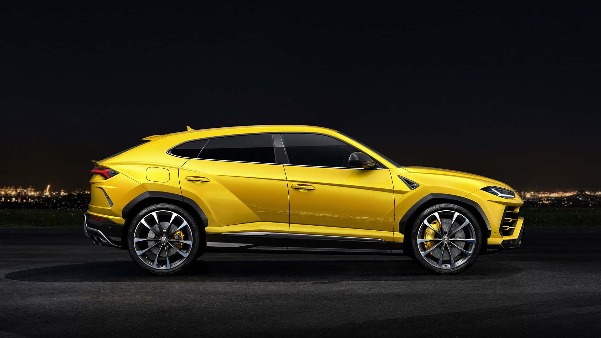 Sleek and Powerful Lamborghini Urus in Stunning Scenery Wallpaper