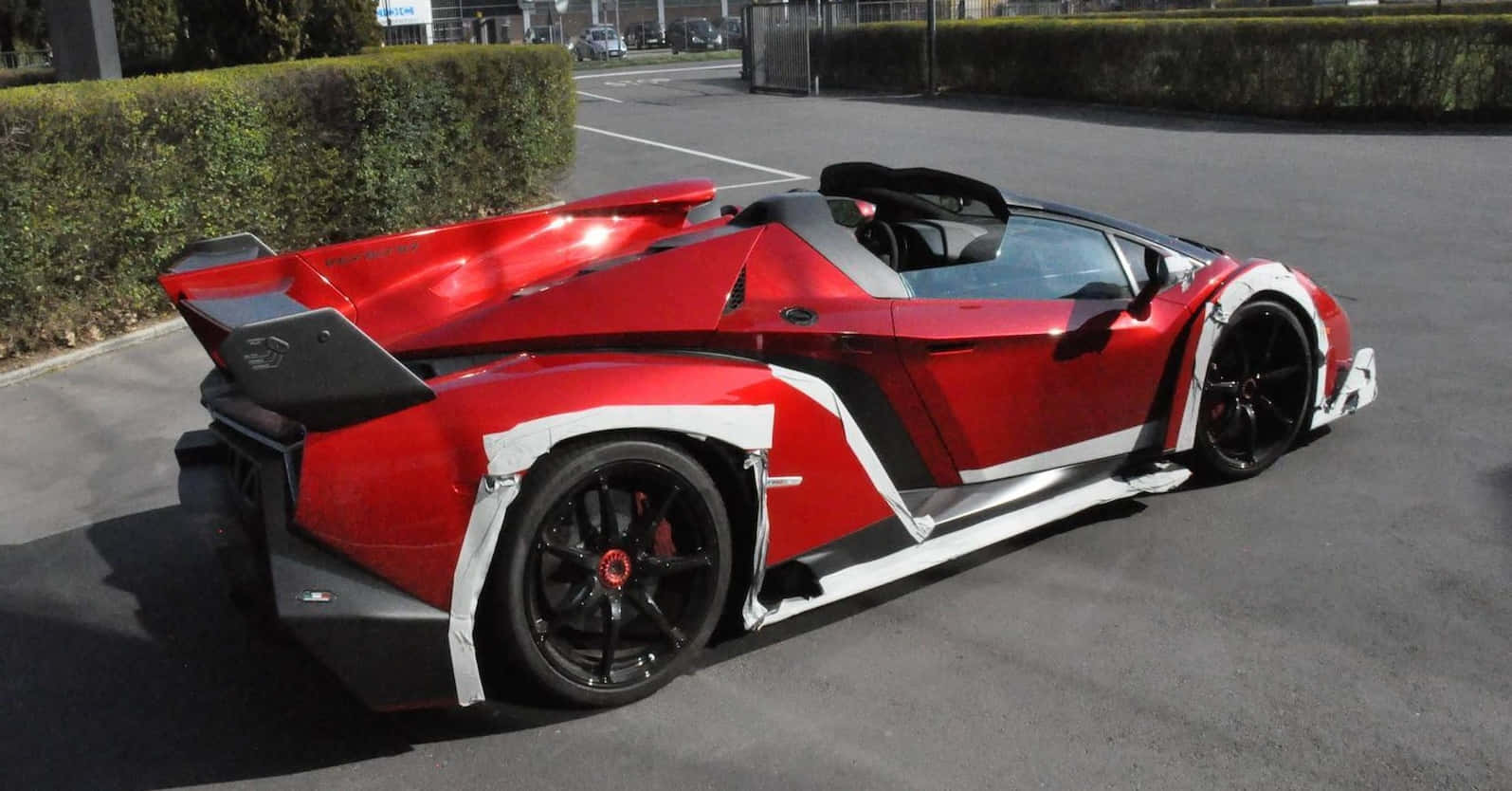 #Lamborghini Veneno: The Stunning Hypercar Wallpaper