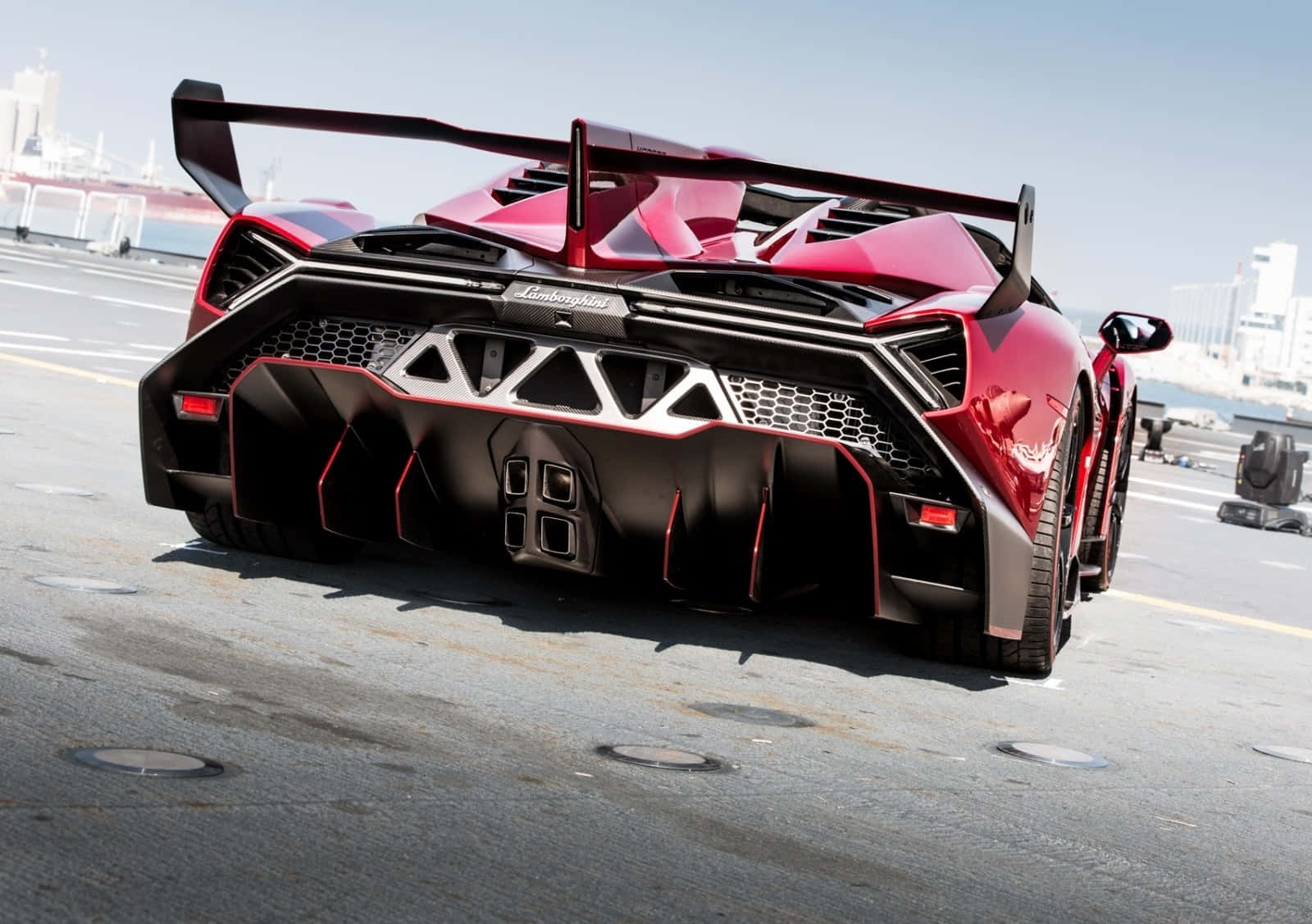 Elimpresionante Lamborghini Veneno: Una Sorprendente Combinación De Rendimiento Y Diseño. Fondo de pantalla