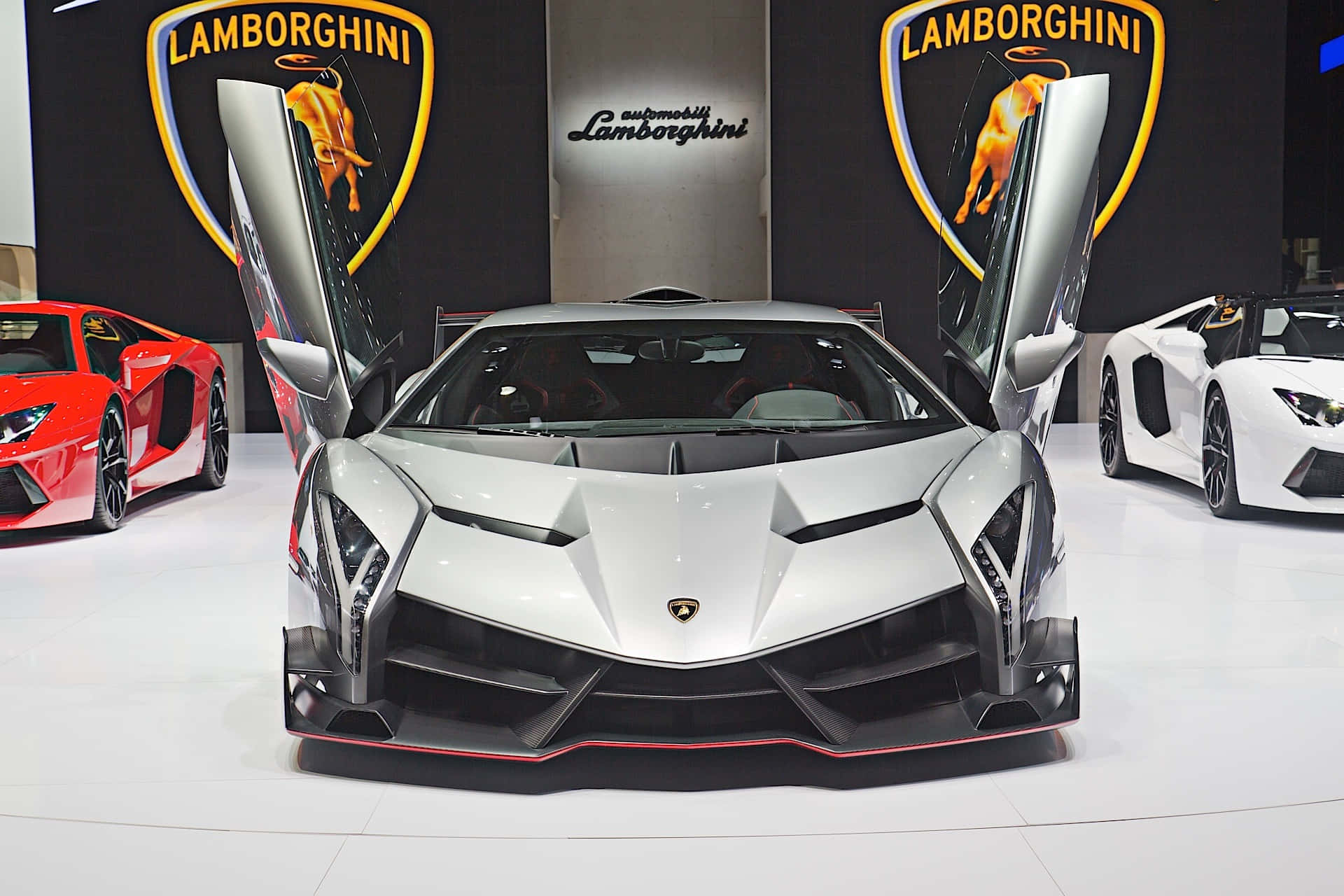 Stunning Lamborghini Veneno in Action Wallpaper