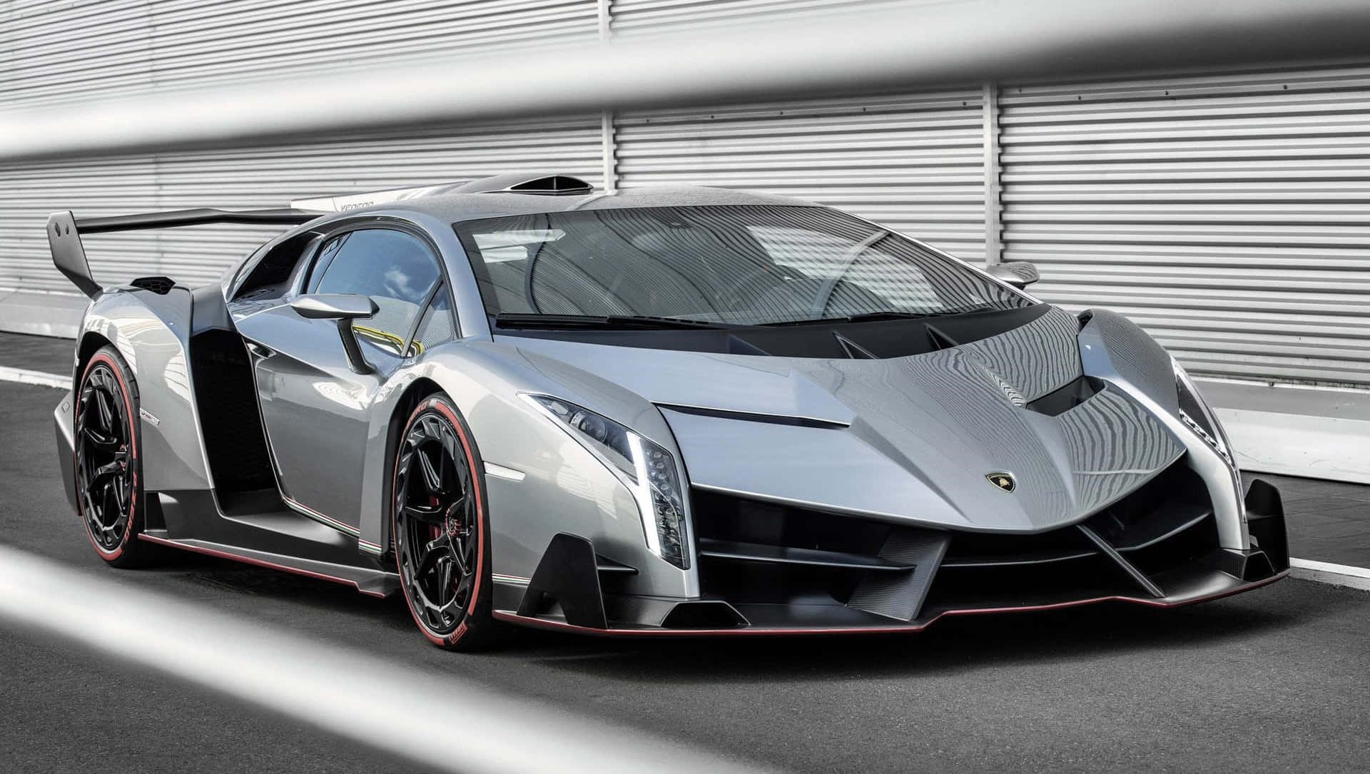 Sleek and Powerful Lamborghini Veneno Wallpaper