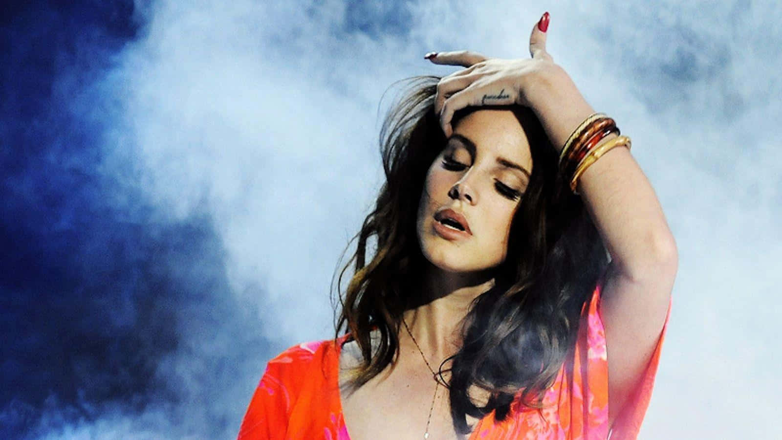 Lana Del Rey Performing Live Wallpaper