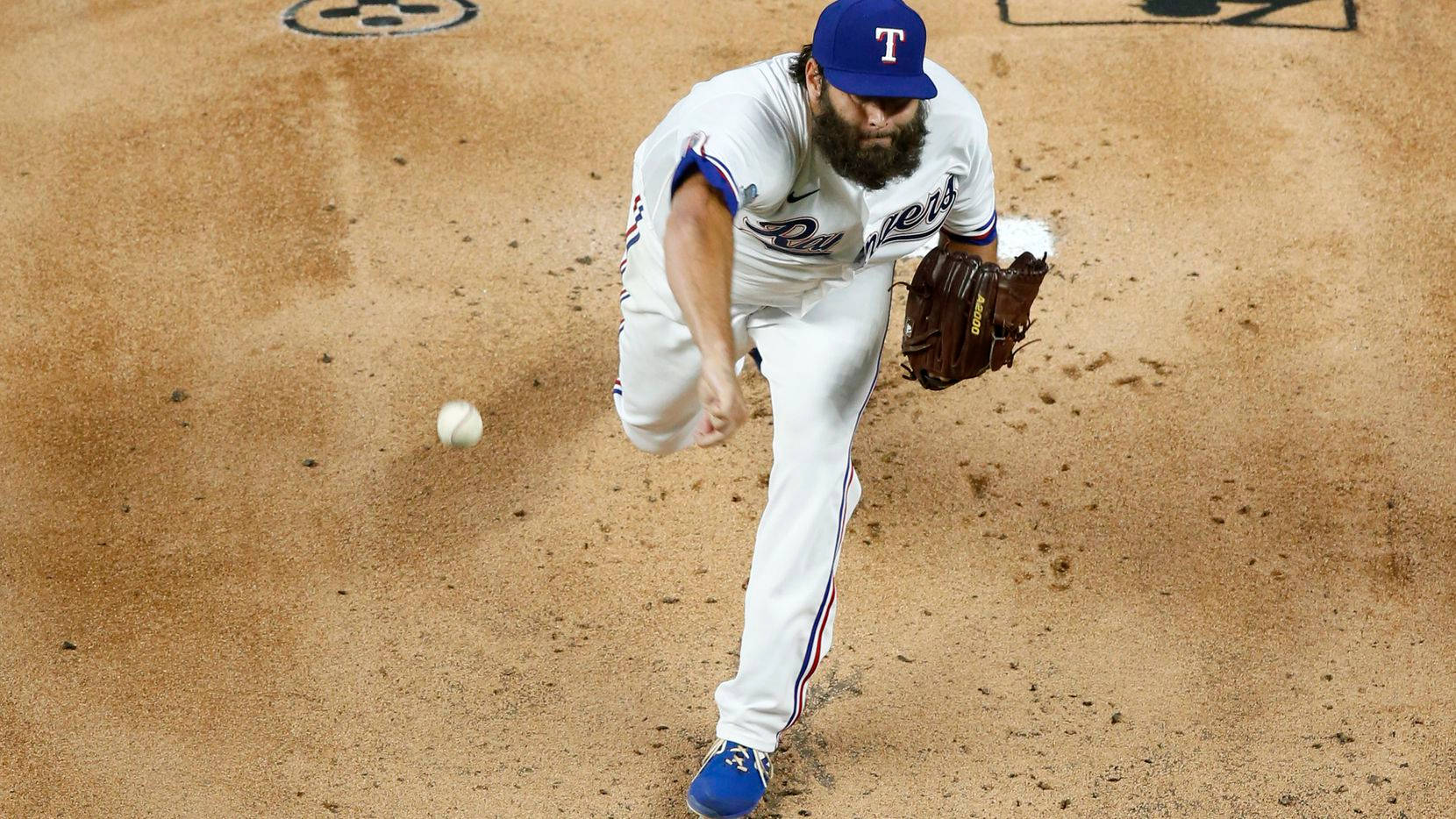 Lancelynn Lanzando La Bola Fondo de pantalla