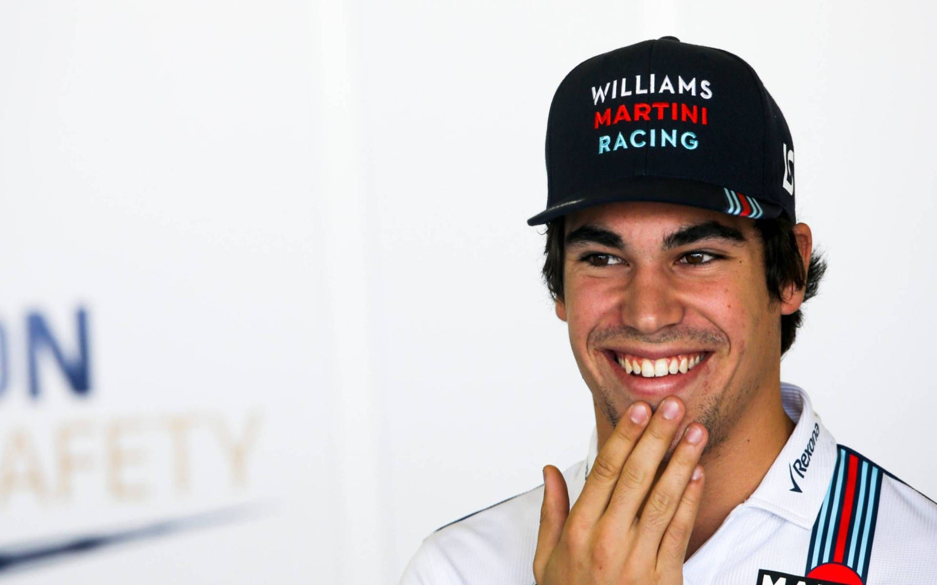 Lancestroll Med Handen På Hakan (as A Suggestion For A Computer Or Mobile Wallpaper - An Image Of Lance Stroll With His Hand On His Chin). Wallpaper