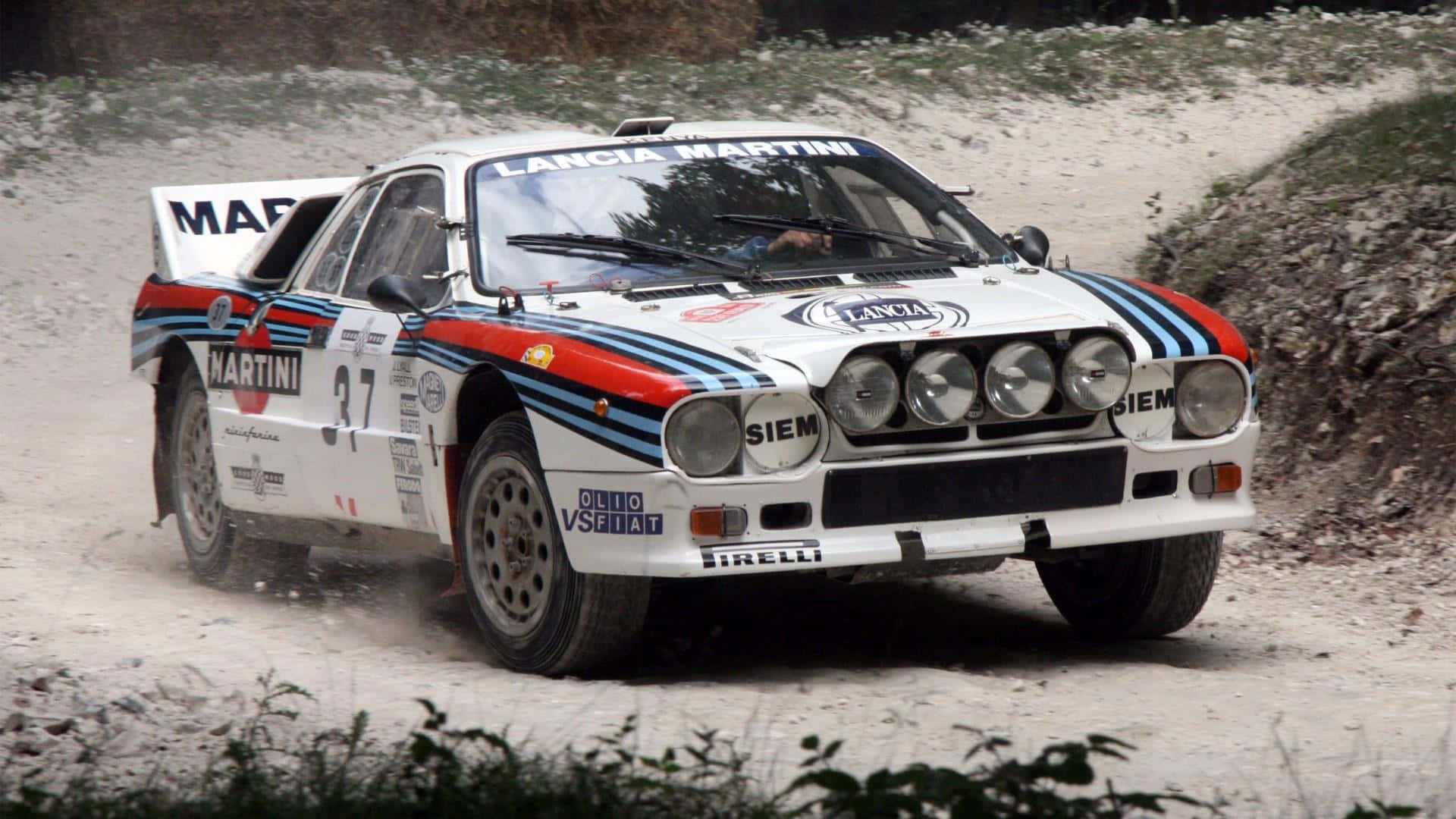 The Iconic Lancia Automobile in Action Wallpaper