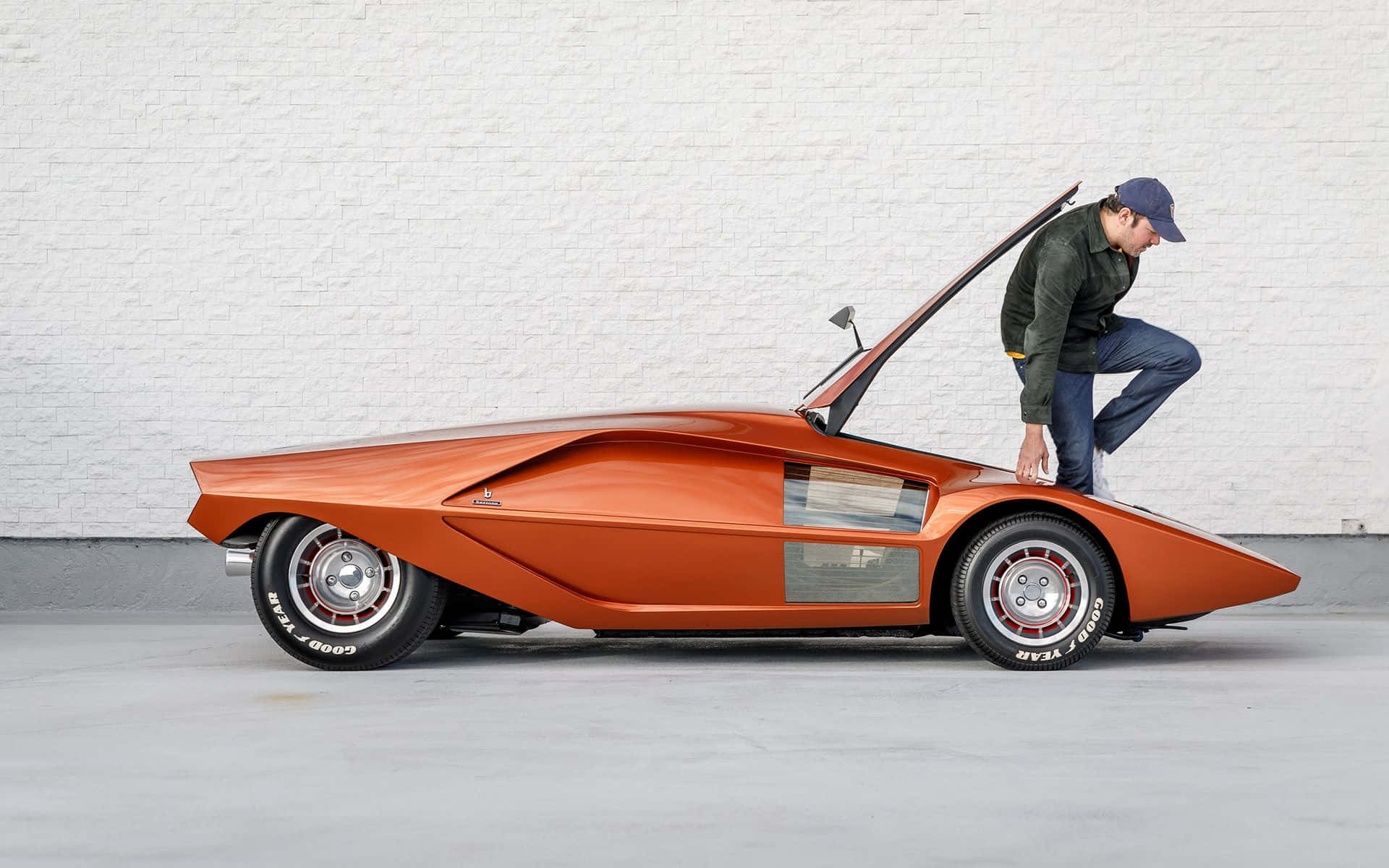 Lancia Stratos Klassinen Auto Kuljettajan Kanssa Taustakuva