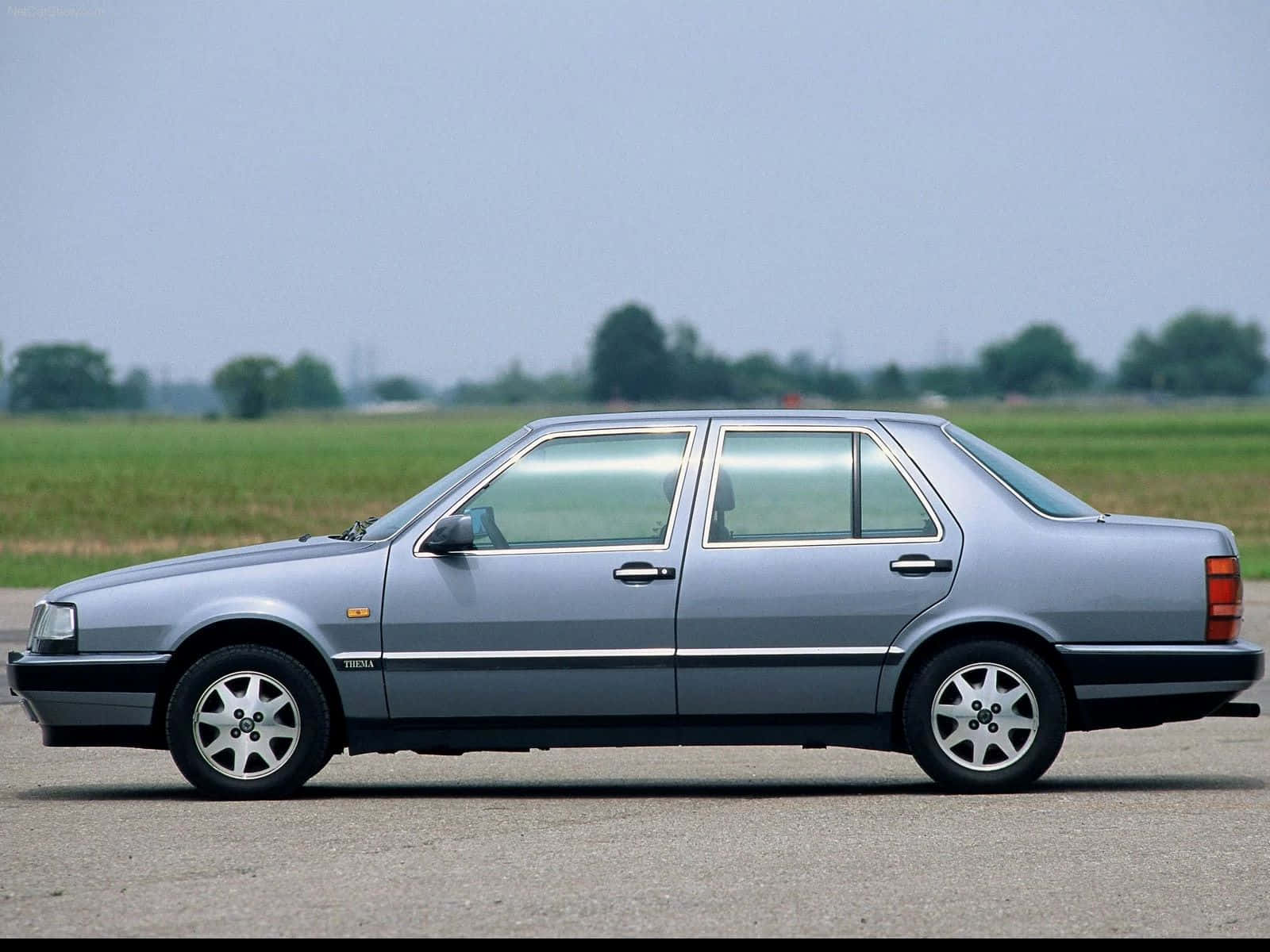 Lancia Thema Berline Classique Fond d'écran