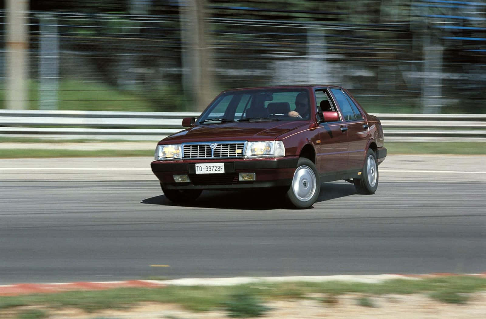 Lancia Thema Classique En Mouvement Fond d'écran