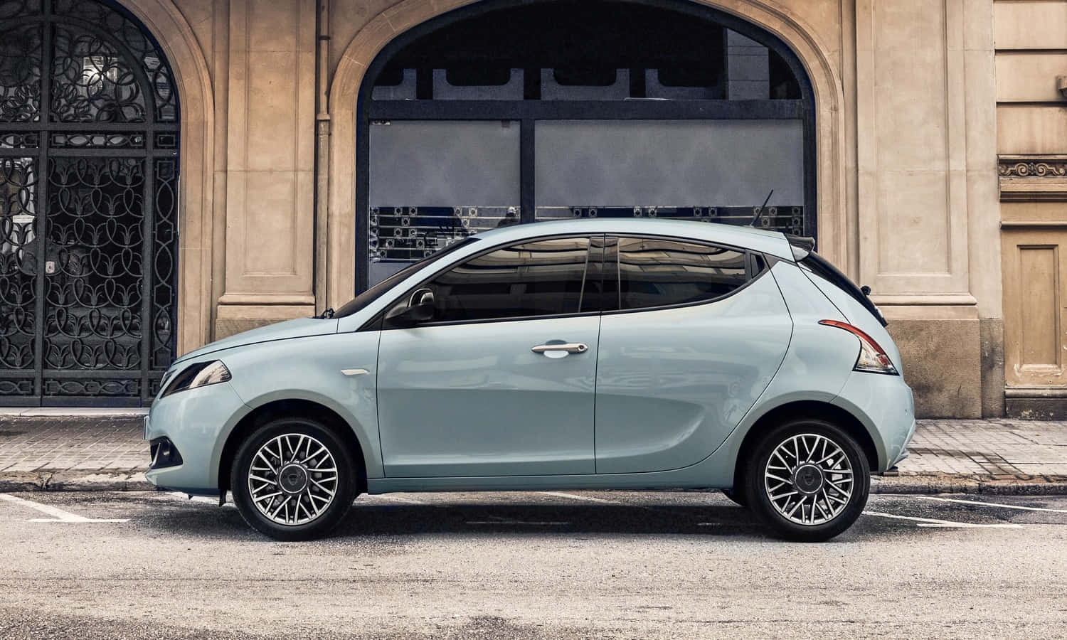 Lancia Ypsilon Dans Un Cadre Urbain Fond d'écran