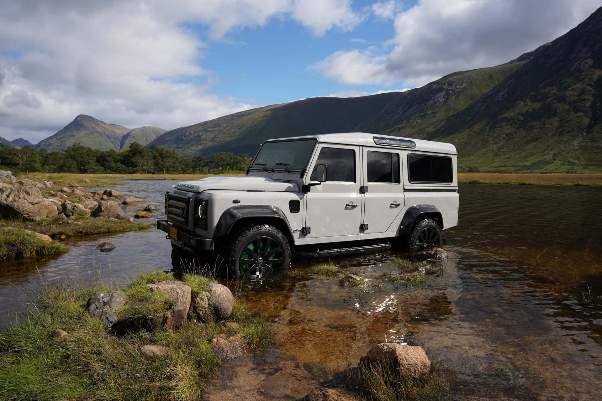 The Rugged and Versatile Land Rover Defender Wallpaper