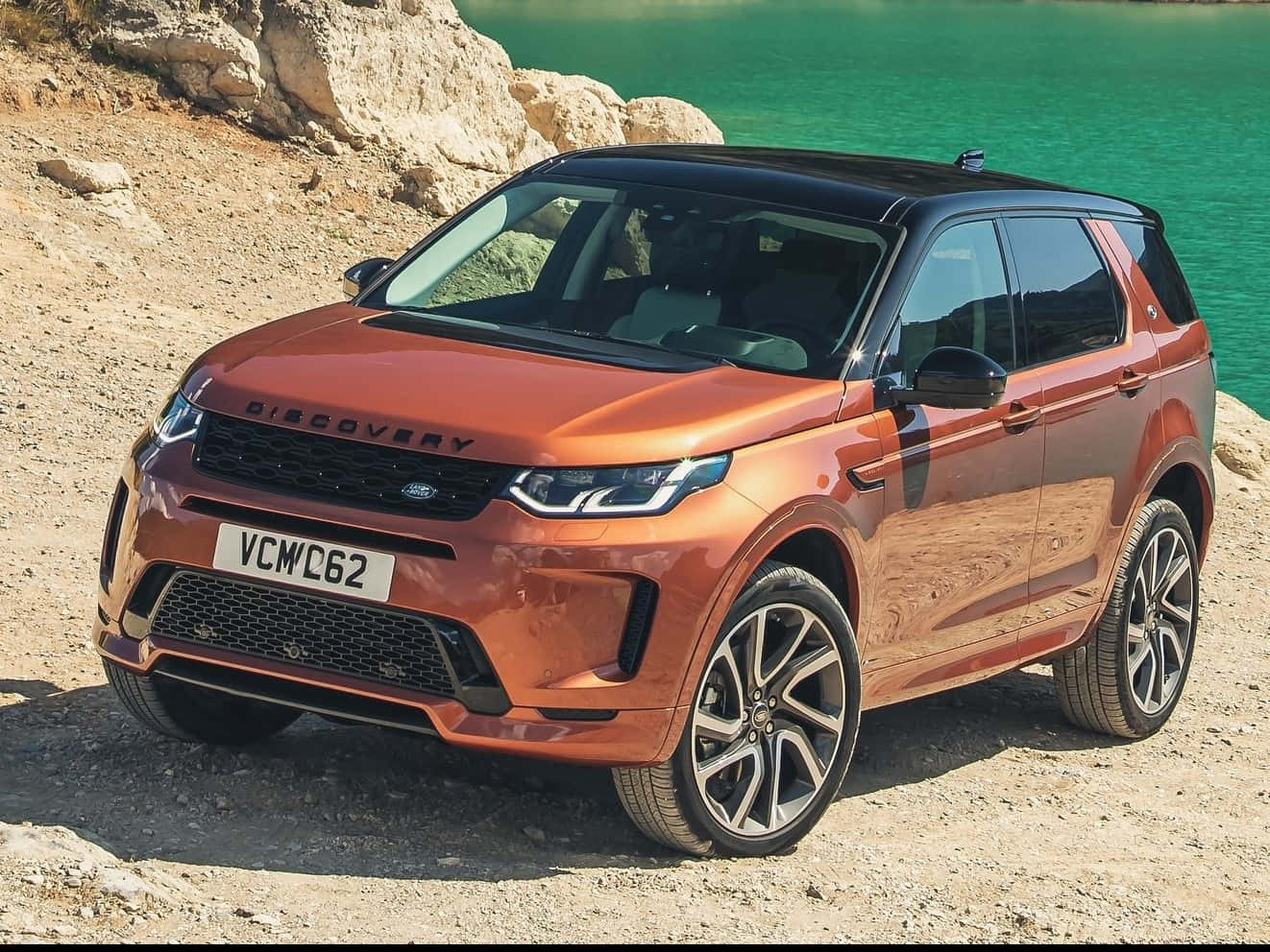 A Land Rover Discovery in an off-road adventure Wallpaper