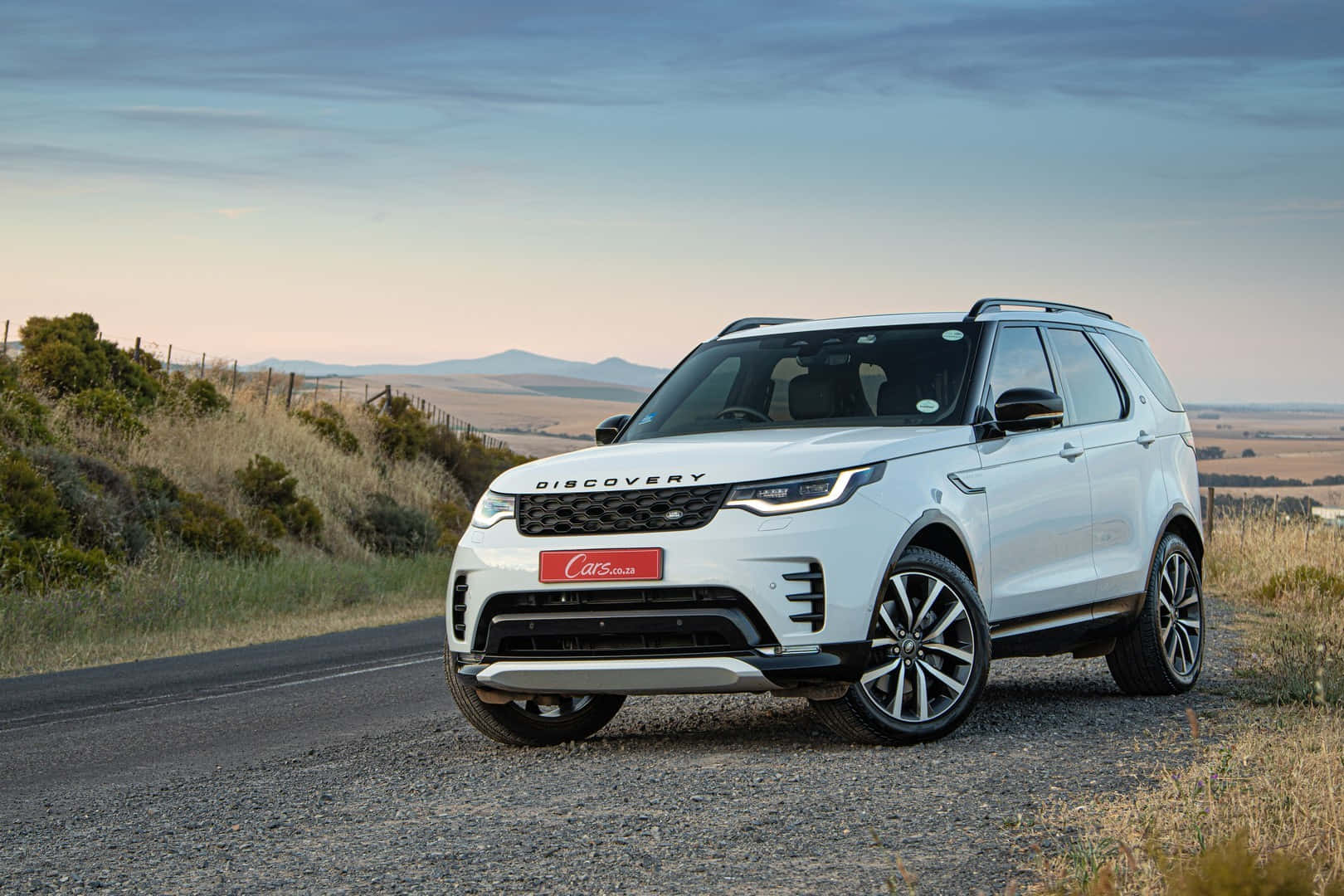 Land Rover Discovery: The Ultimate Off-Road Experience Wallpaper